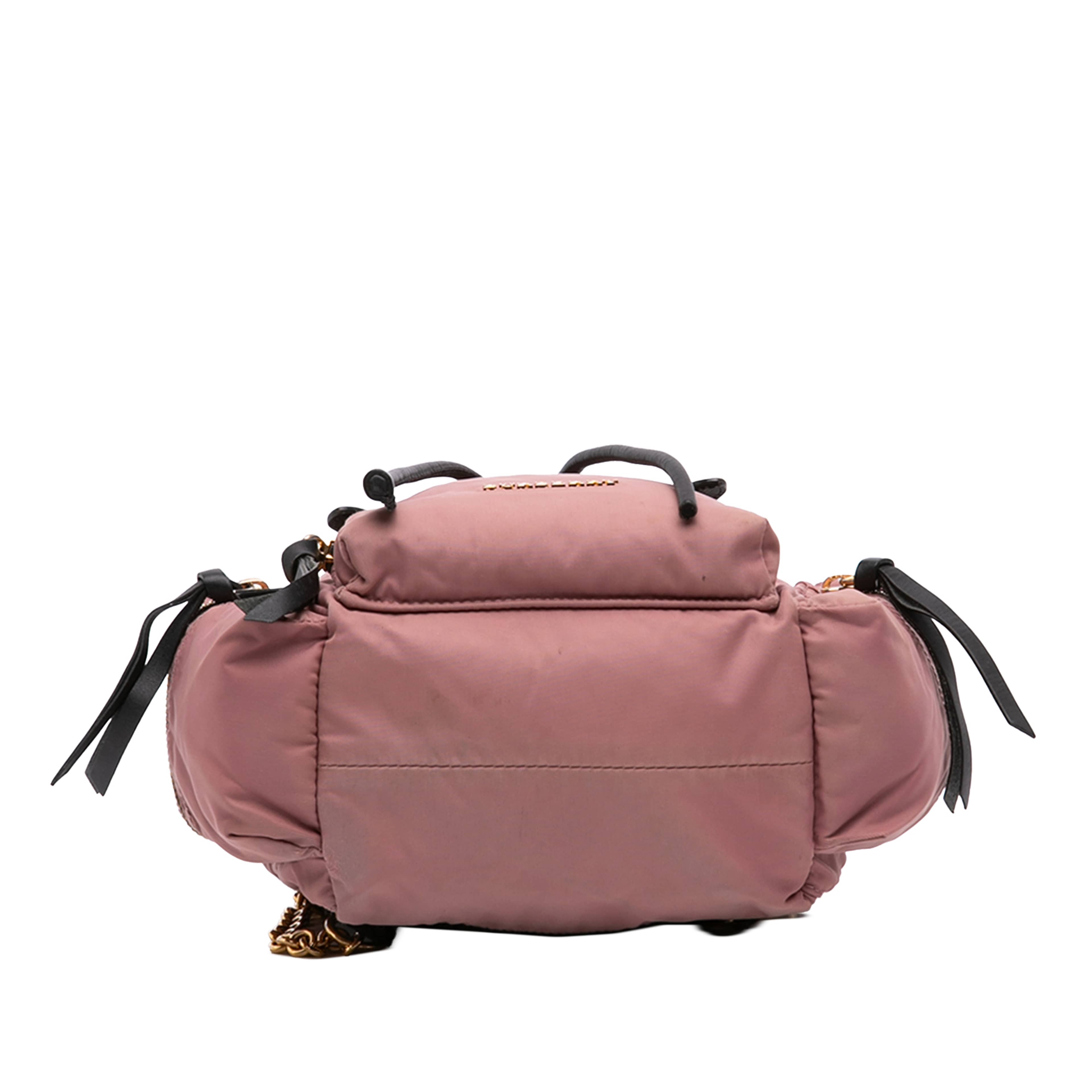Burberry Small Nylon Runway Backpack, från Luxclusif, i färgen rosa. Klicka för att öppna bilden i stort format