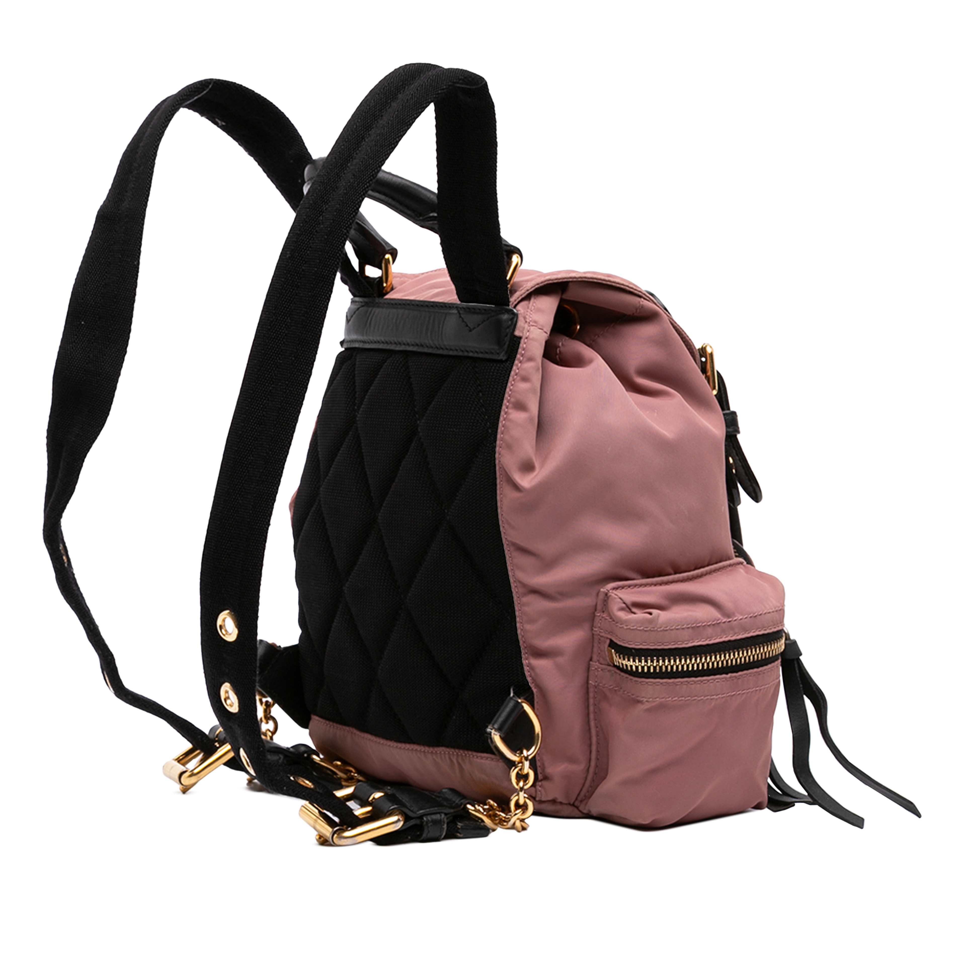 Burberry Small Nylon Runway Backpack, från Luxclusif, i färgen rosa. Klicka för att öppna bilden i stort format