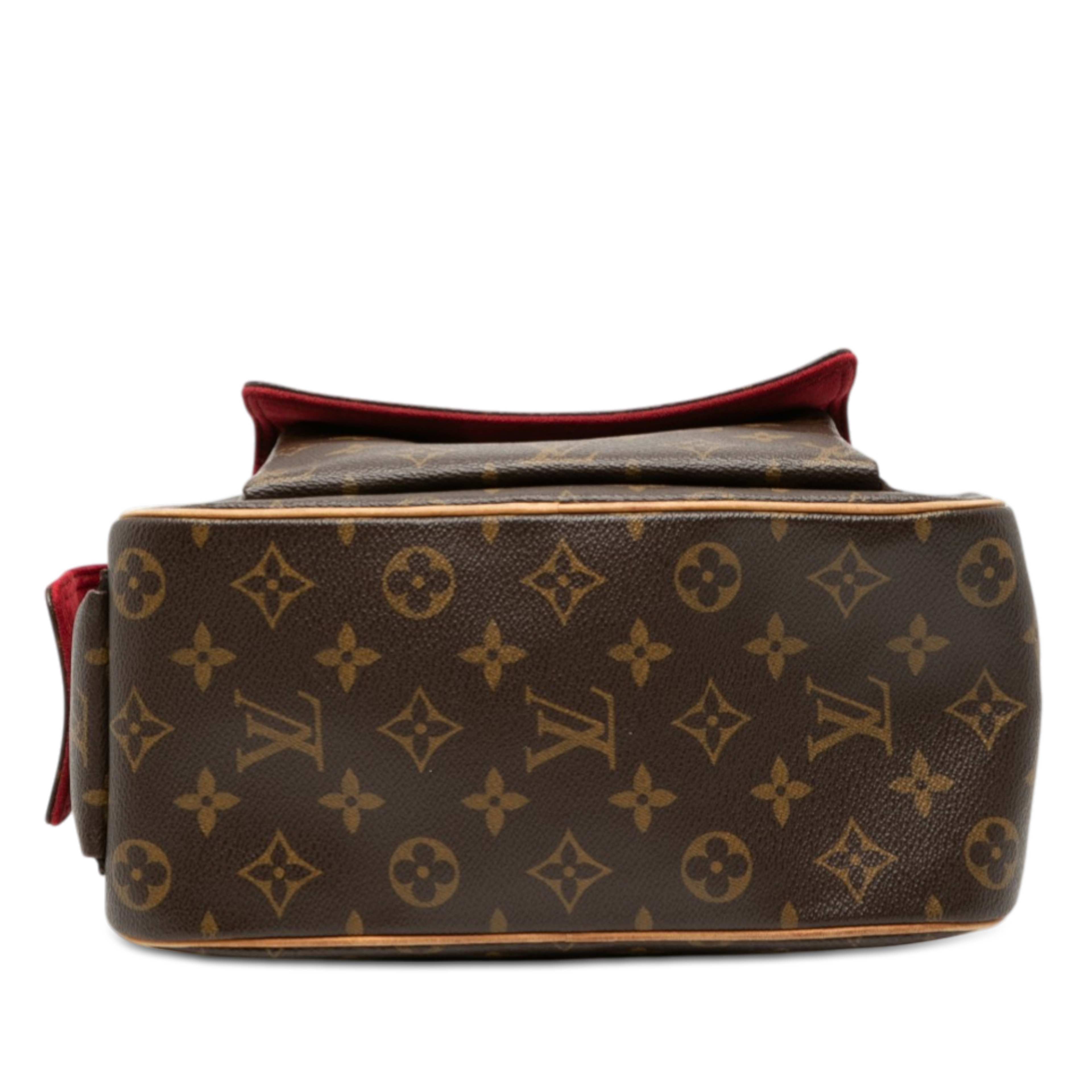 Louis Vuitton Monogram Excentri Cite, från Luxclusif, i färgen brun. Klicka för att öppna bilden i stort format