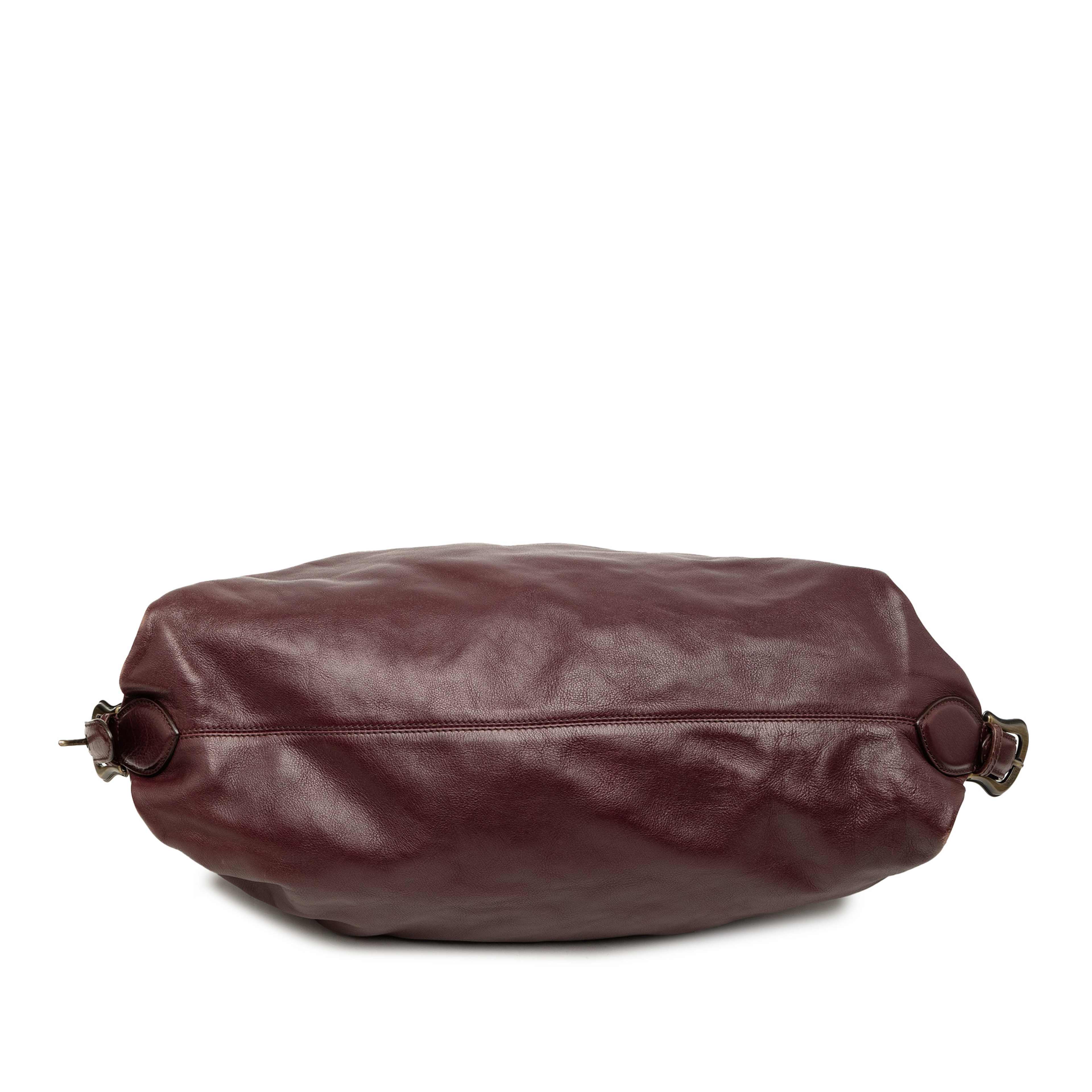 Fendi Leather Doctor B Handbag, från Luxclusif, i färgen röd. Klicka för att öppna bilden i stort format