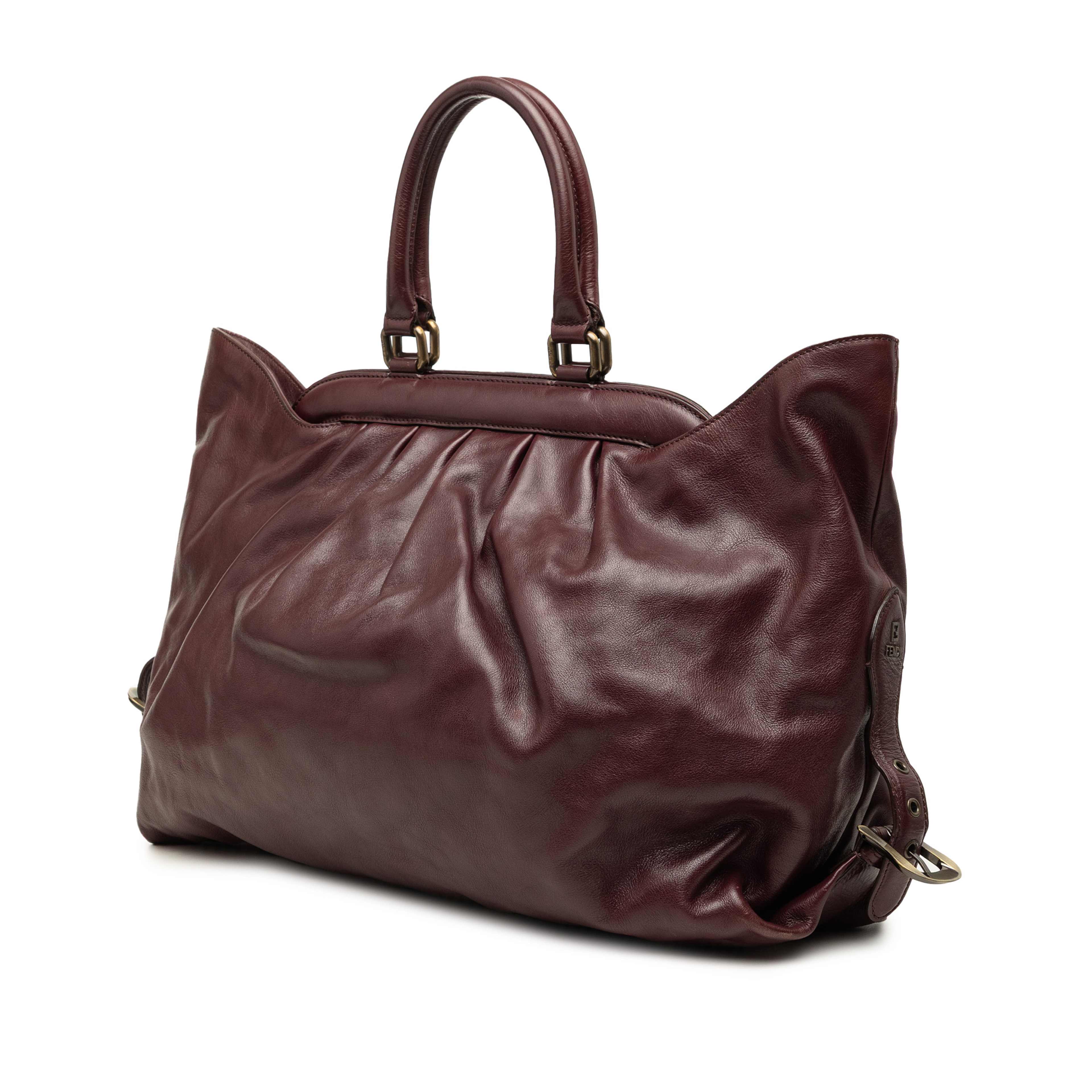 Fendi Leather Doctor B Handbag, från Luxclusif, i färgen röd. Klicka för att öppna bilden i stort format