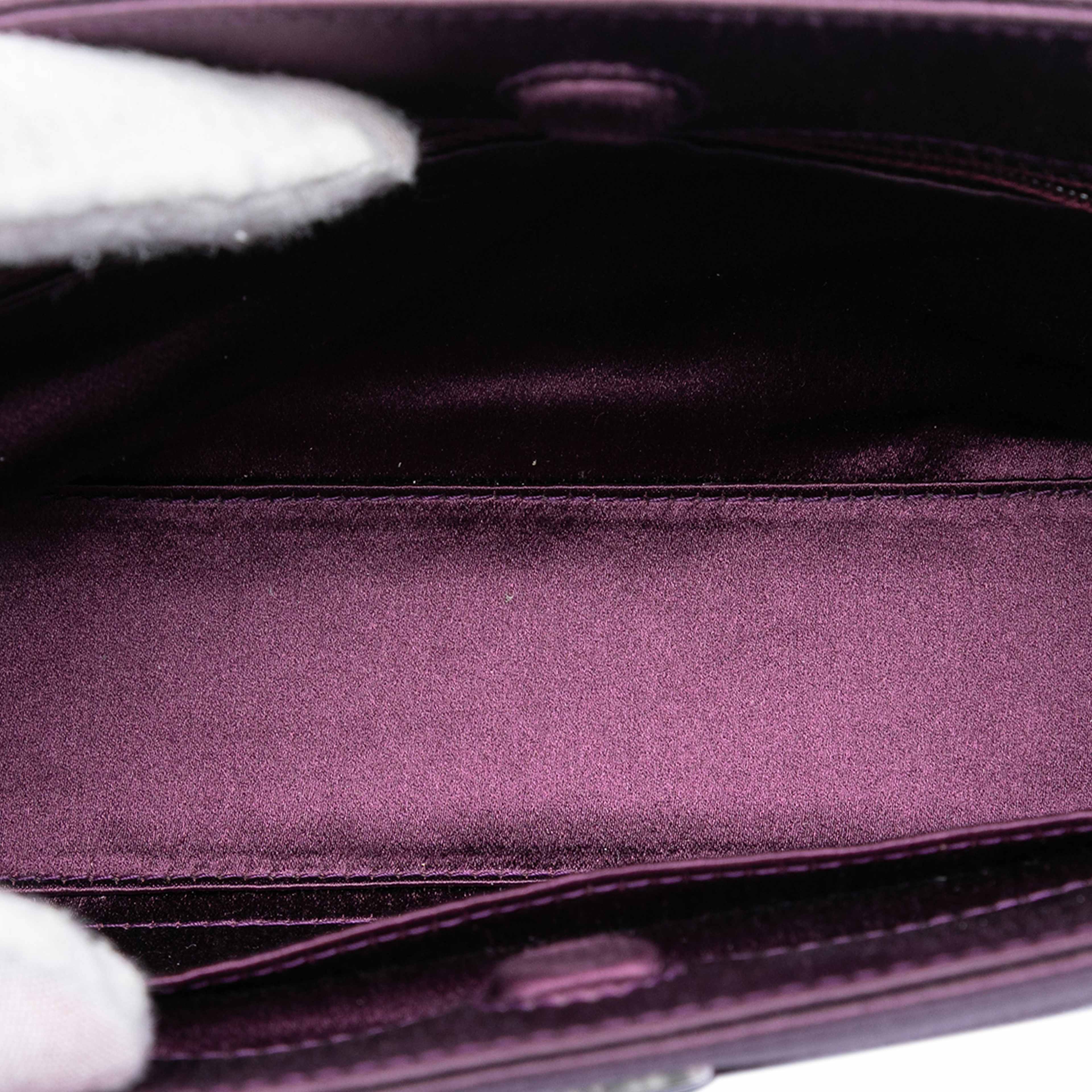 Chanel Mini Cc Satin Evening Shoulder Bag, från Luxclusif, i färgen violet. Klicka för att öppna bilden i stort format