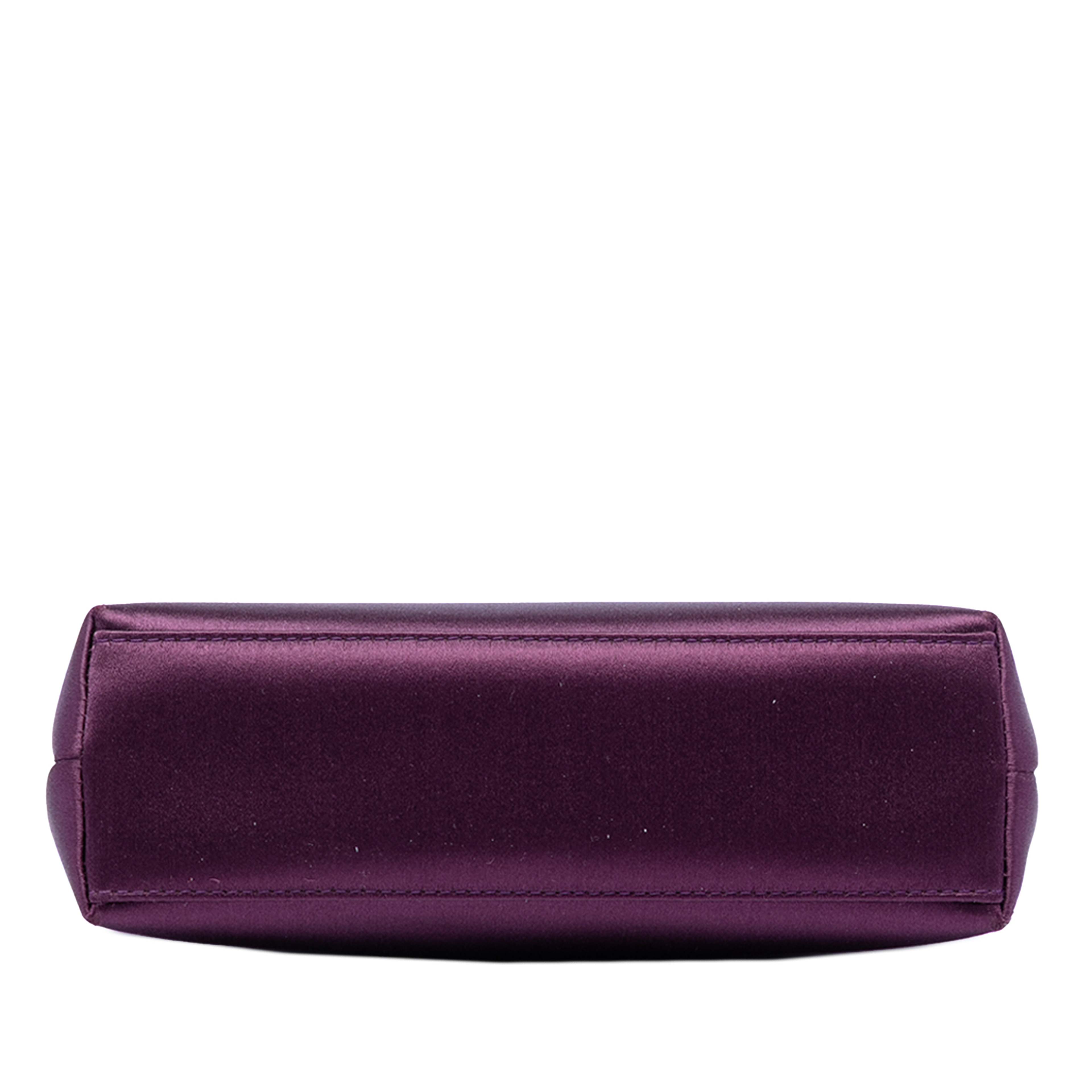 Chanel Mini Cc Satin Evening Shoulder Bag, från Luxclusif, i färgen violet. Klicka för att öppna bilden i stort format