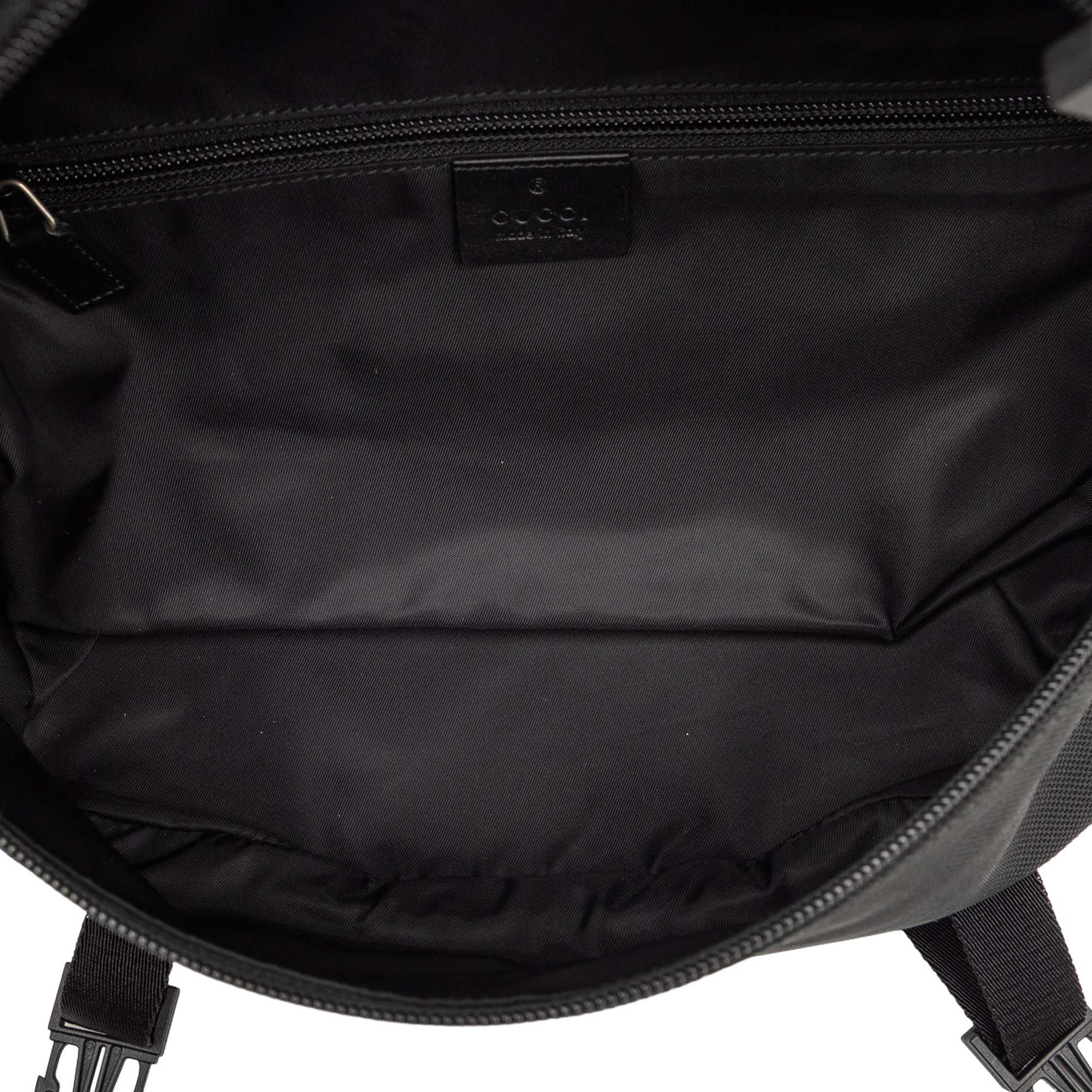 Gucci Canvas Techno Web Belt Bag, från Luxclusif, i färgen black. Klicka för att öppna bilden i stort format