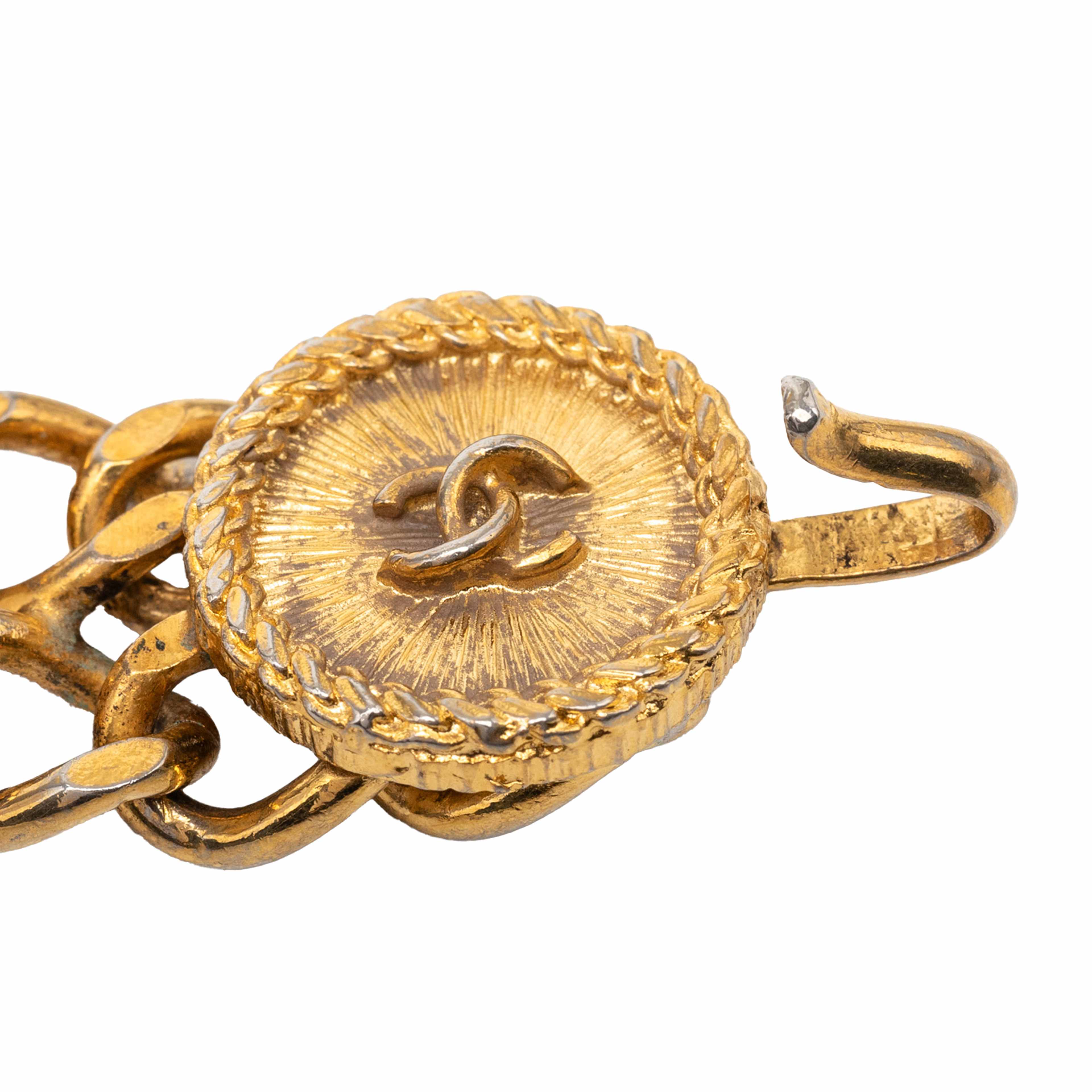 Chanel Cc Gold Plated Medallion Belt, från Luxclusif, i färgen guld. Klicka för att öppna bilden i stort format