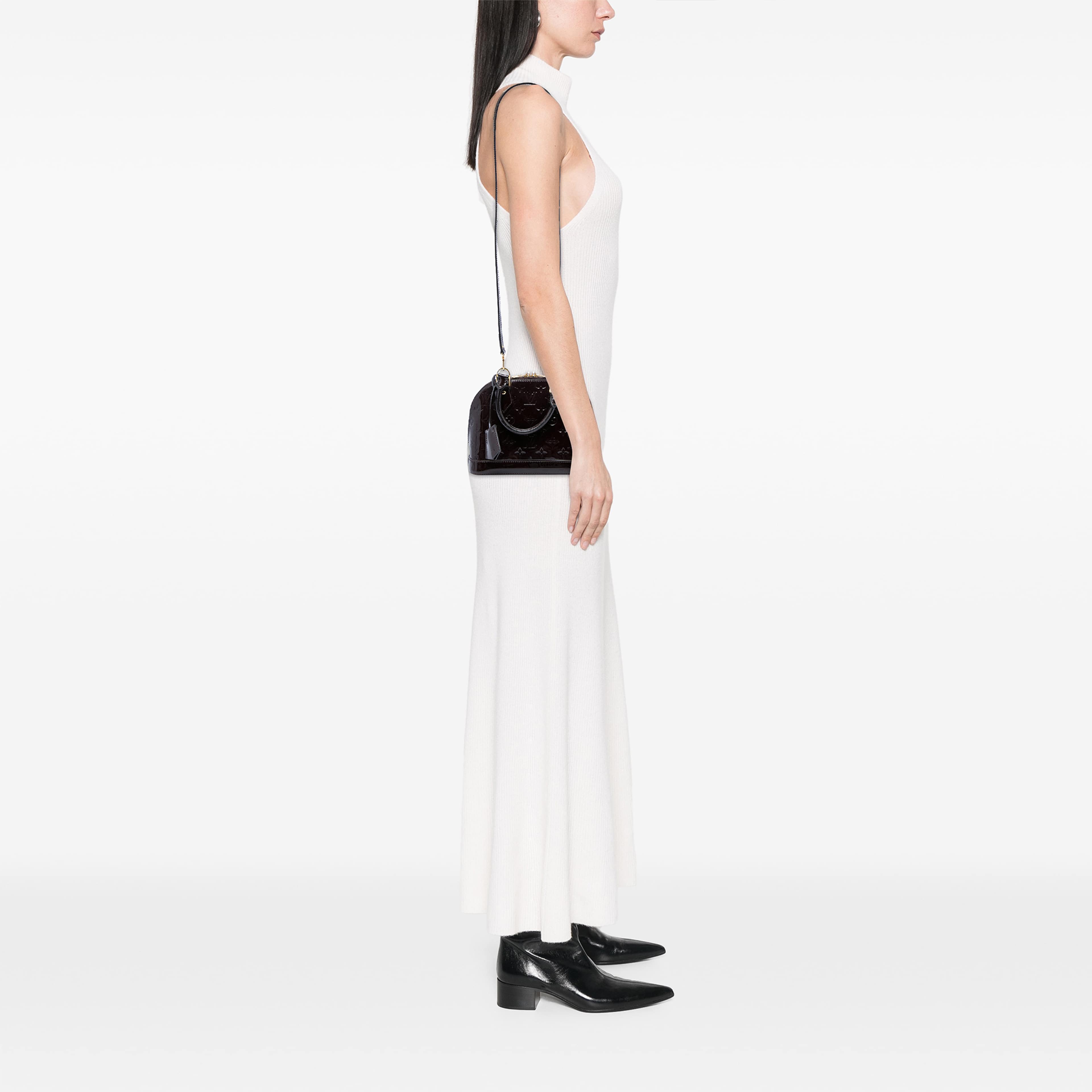 Louis Vuitton Monogram Vernis Alma Bb, från Luxclusif, i färgen purpur. Klicka för att öppna bilden i stort format