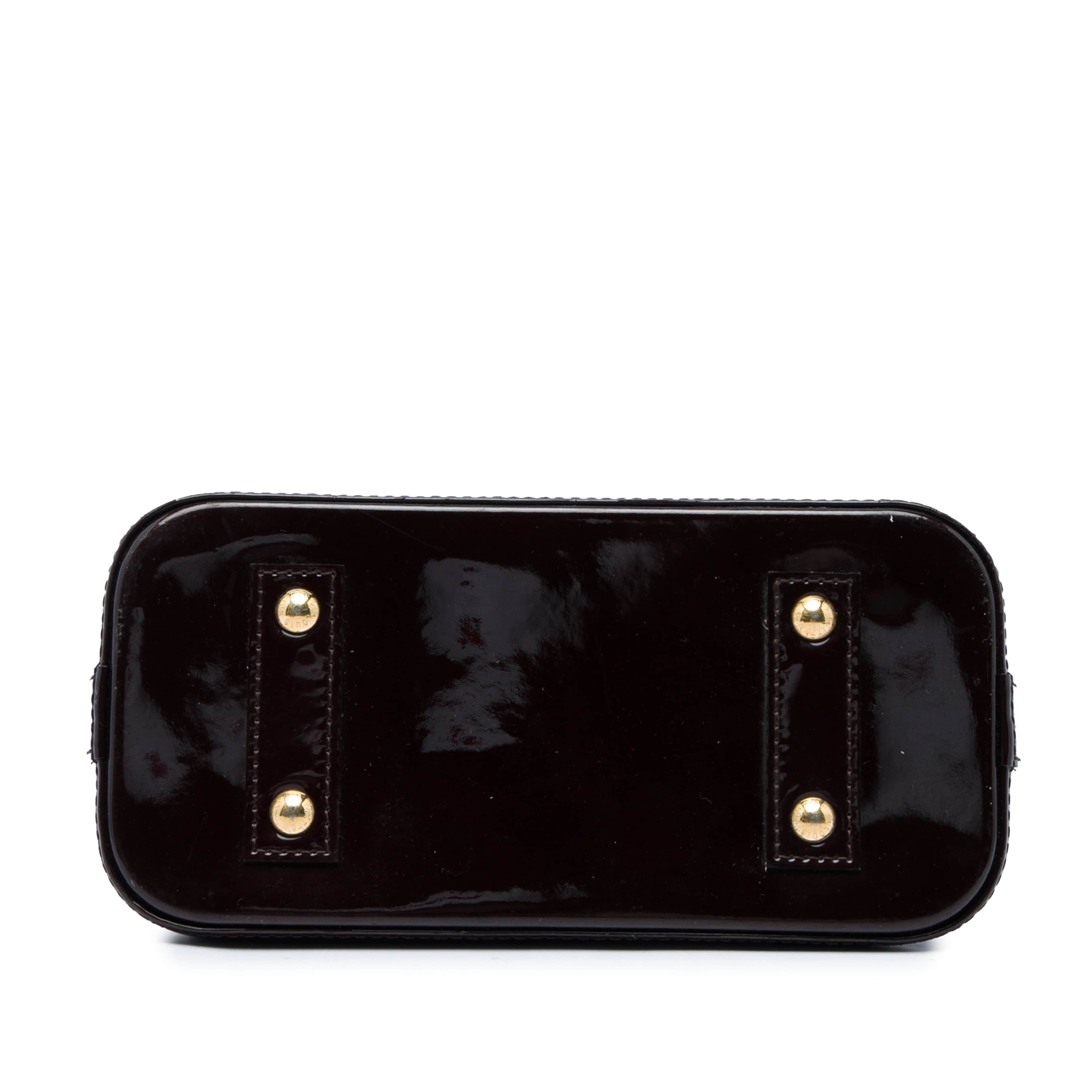 Louis Vuitton Monogram Vernis Alma Bb, från Luxclusif, i färgen purpur. Klicka för att öppna bilden i stort format