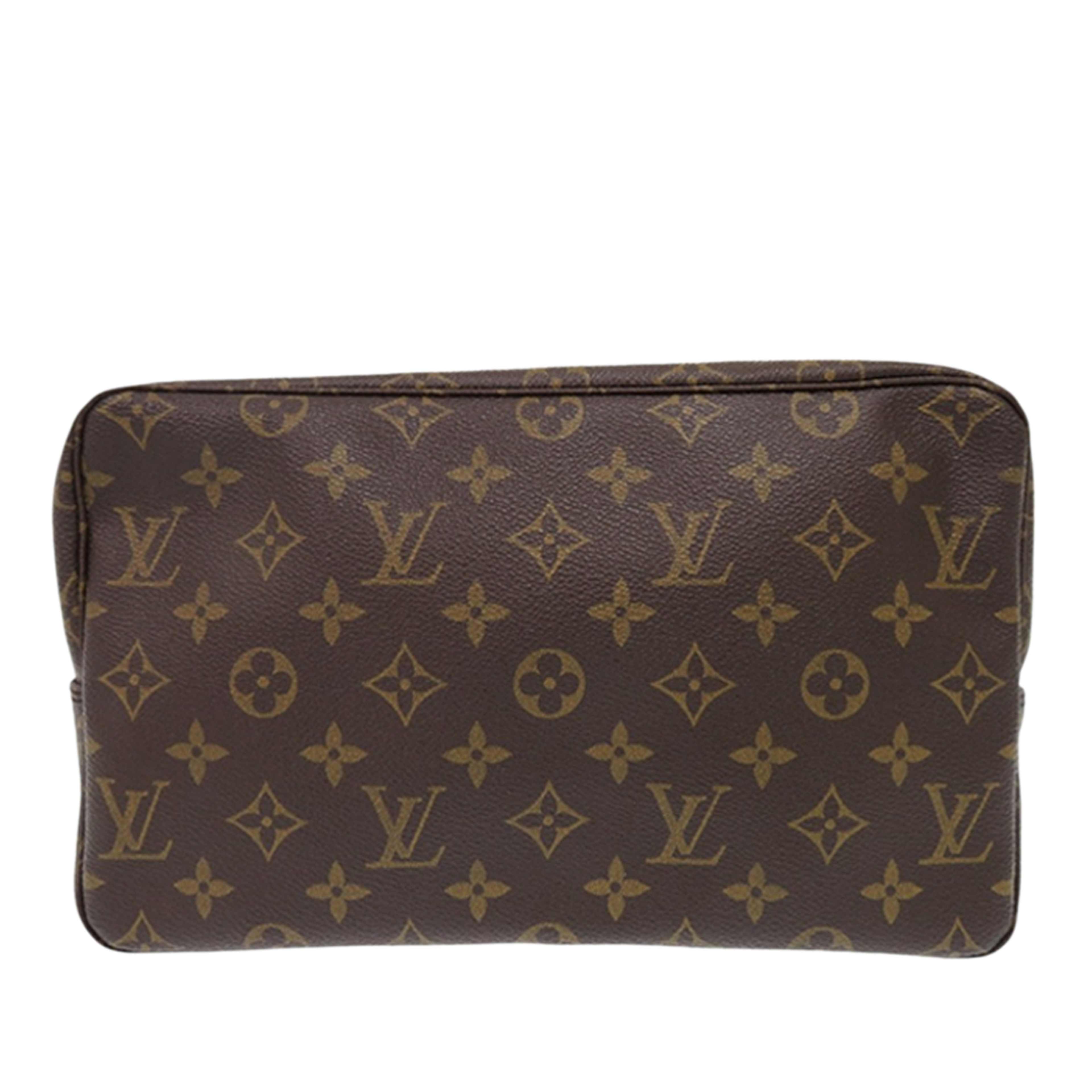 Louis Vuitton Monogram Trousse Toilette 28, från Luxclusif, i färgen brown. Klicka för att öppna bilden i stort format