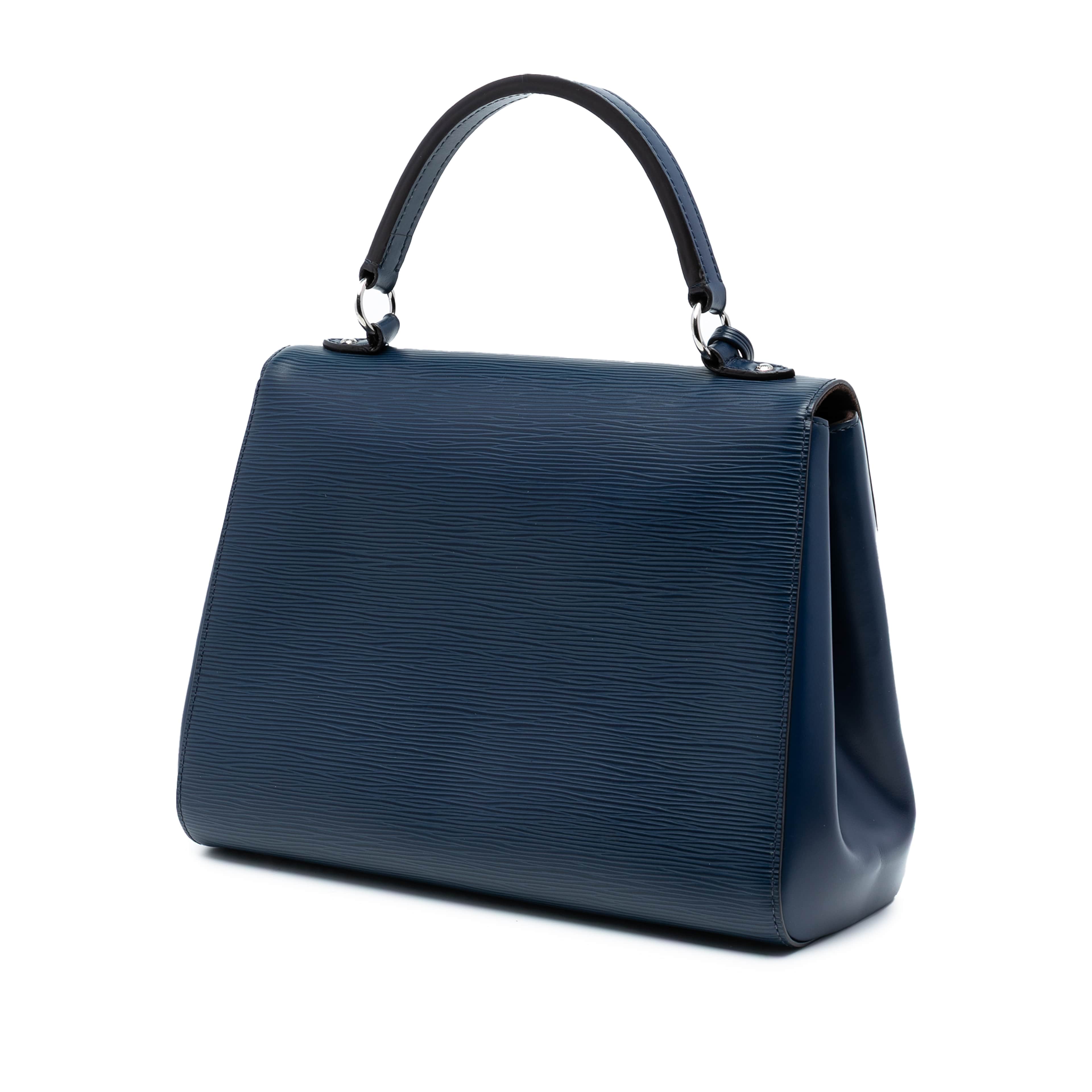 Louis Vuitton Epi Cluny Bb, från Luxclusif, i färgen dark blue. Klicka för att öppna bilden i stort format