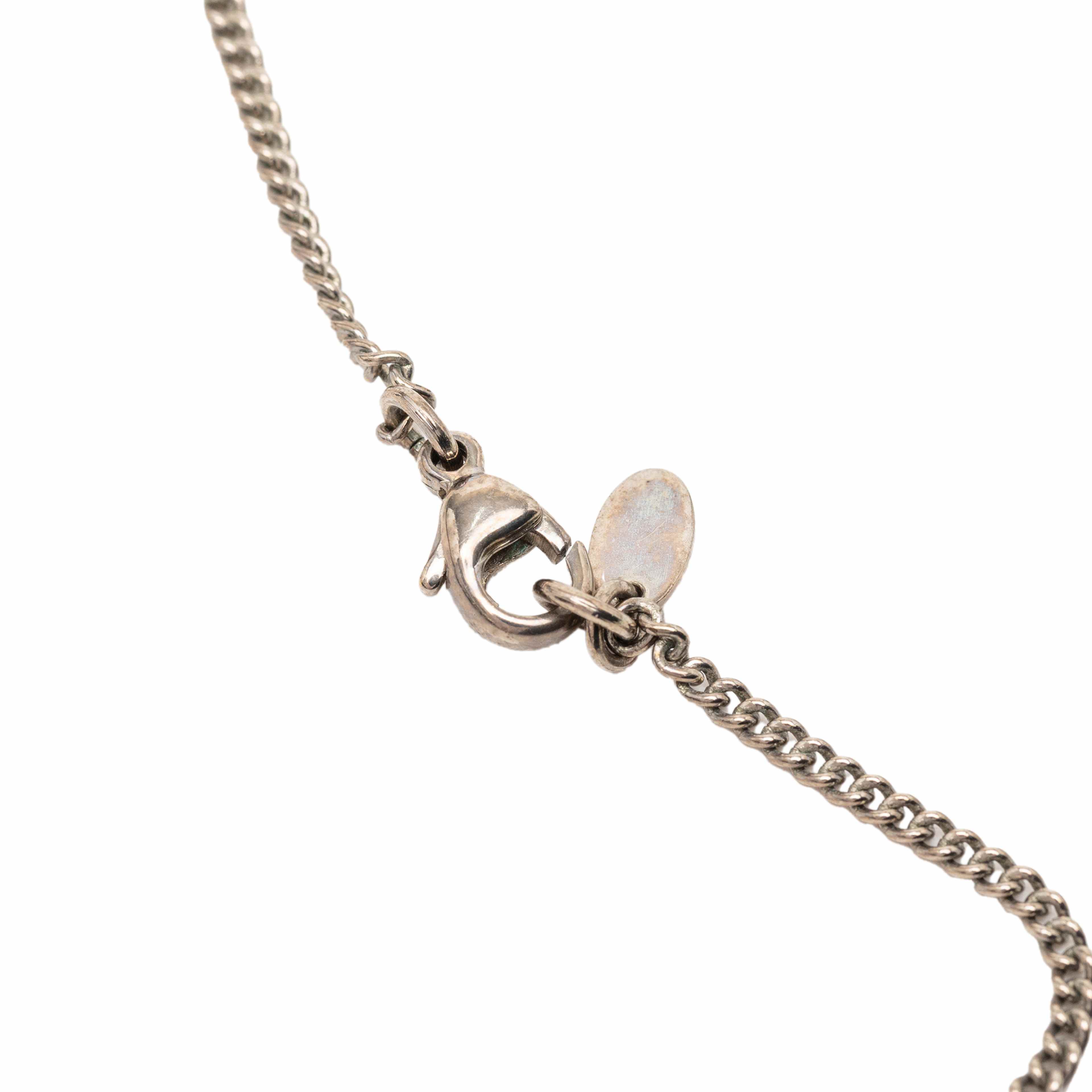 Chanel Cc Silver Plated Rhinestones Pendant Necklace, från Luxclusif, i färgen silver. Klicka för att öppna bilden i stort format