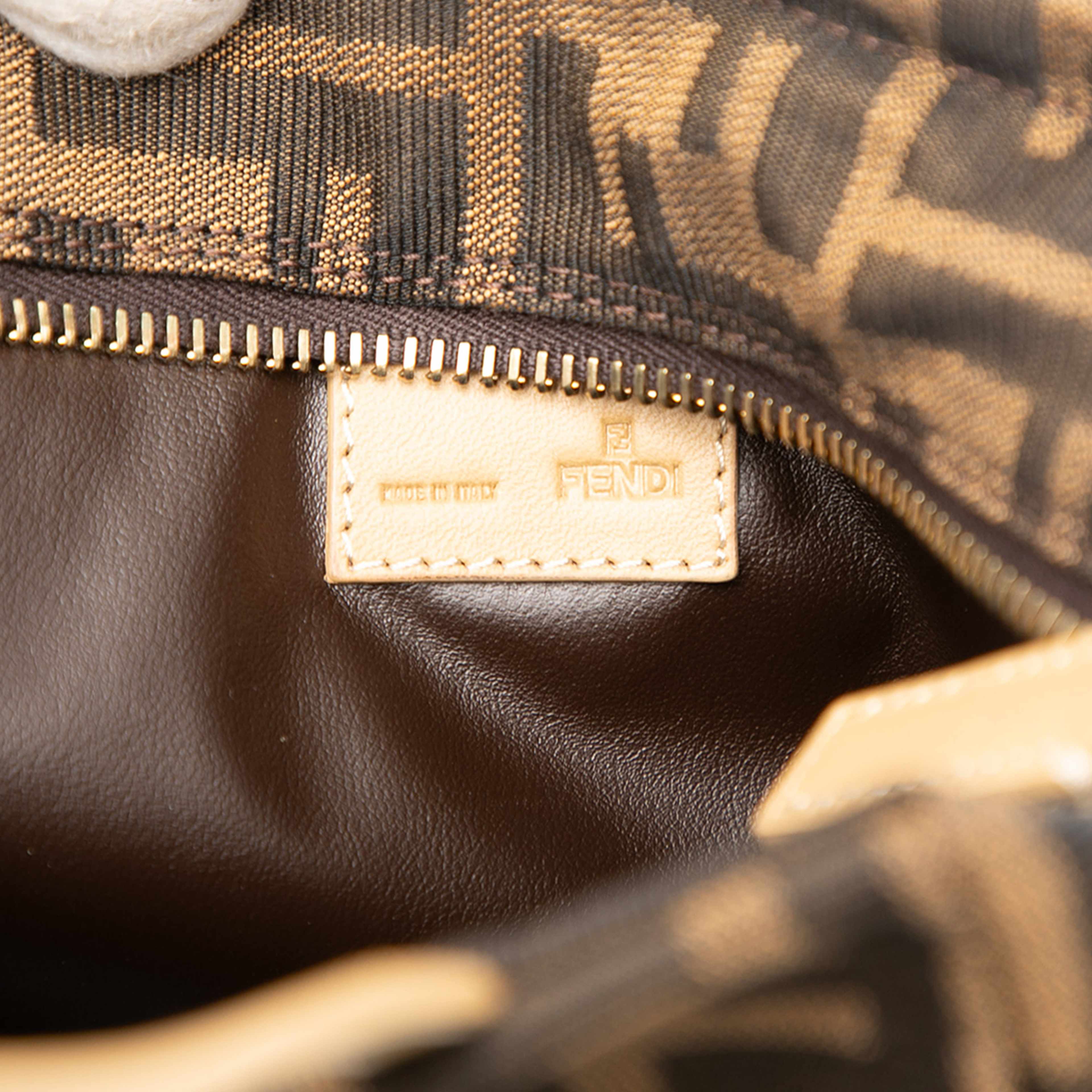 Fendi Mini Zucca Canvas Handbag, från Luxclusif, i färgen brown. Klicka för att öppna bilden i stort format