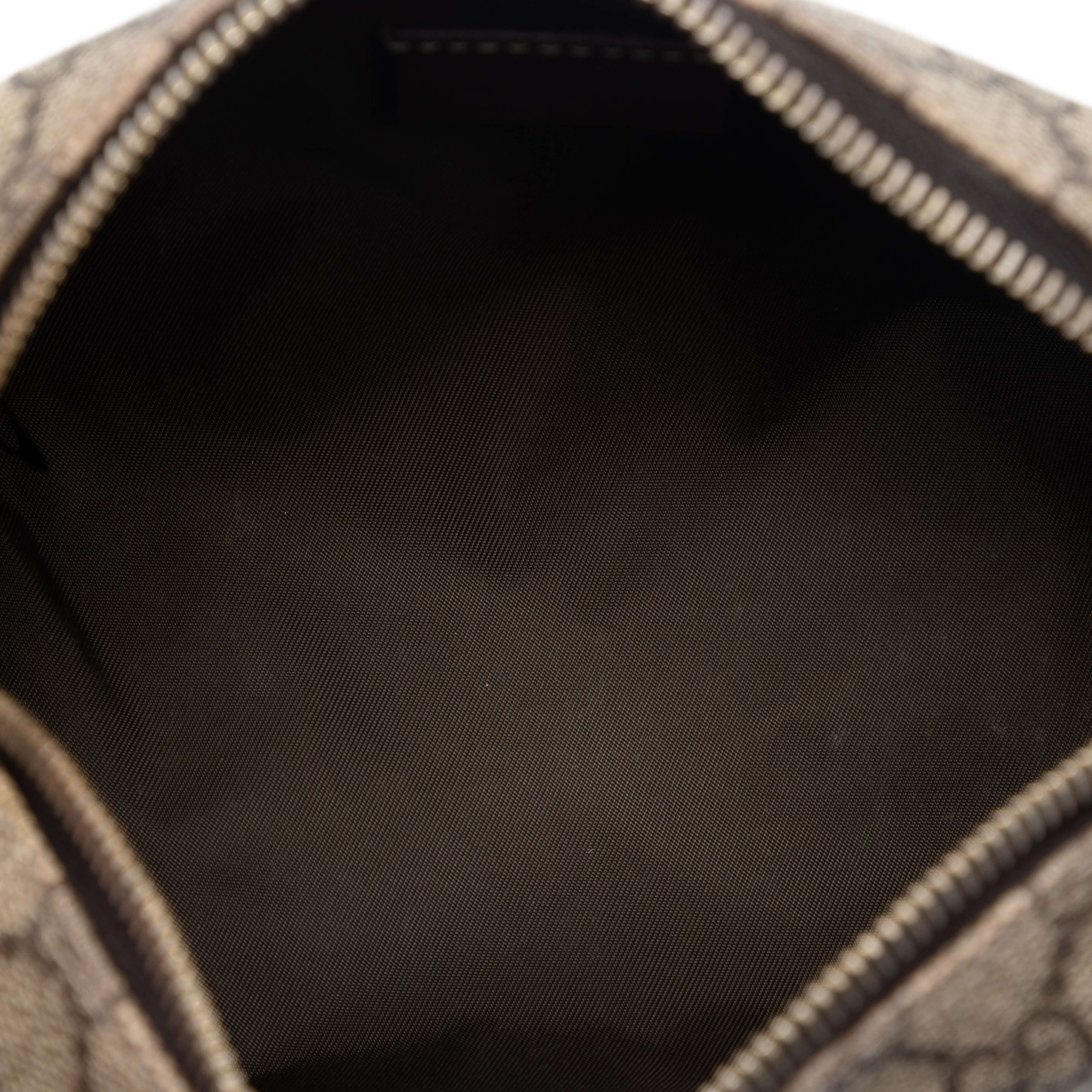 Gucci Gg Supreme Pouch, från Luxclusif, i färgen beige. Klicka för att öppna bilden i stort format