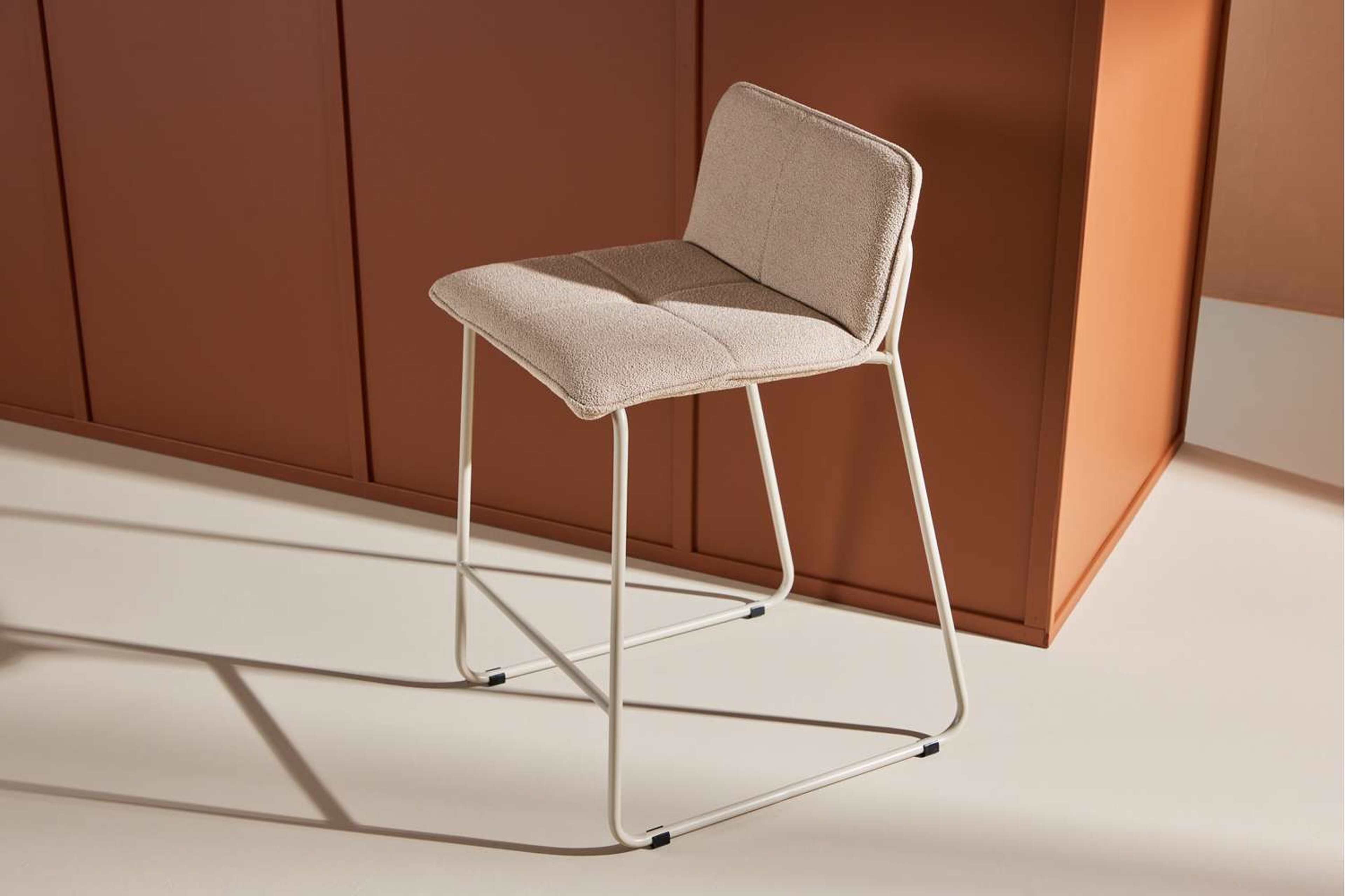 Bisbee Barstol 2-pack, från Venture Home, i färgen beige. Klicka för att öppna bilden i stort format