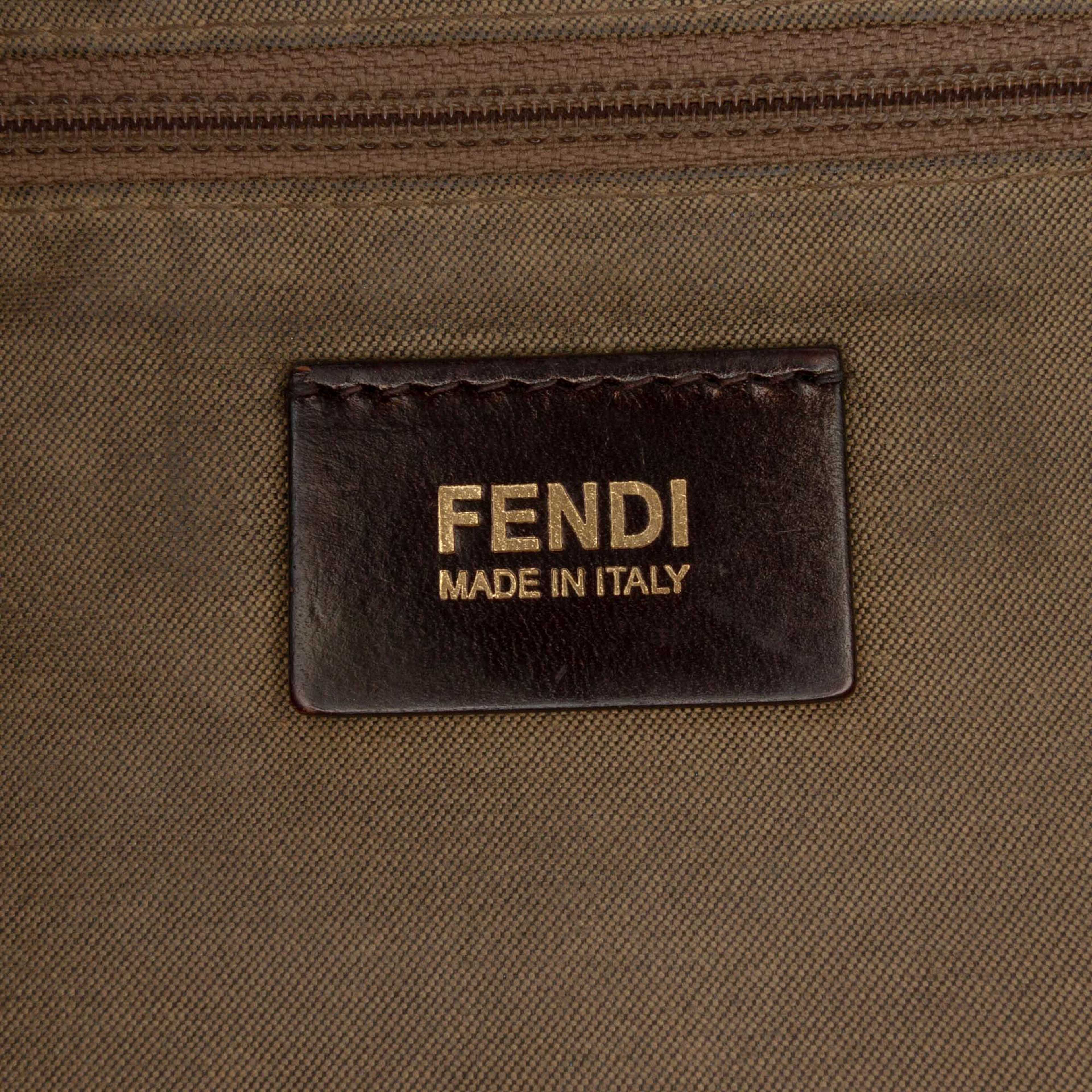 Fendi Zucchino Spalmati Chiusura Tote, från Luxclusif, i färgen beige. Klicka för att öppna bilden i stort format