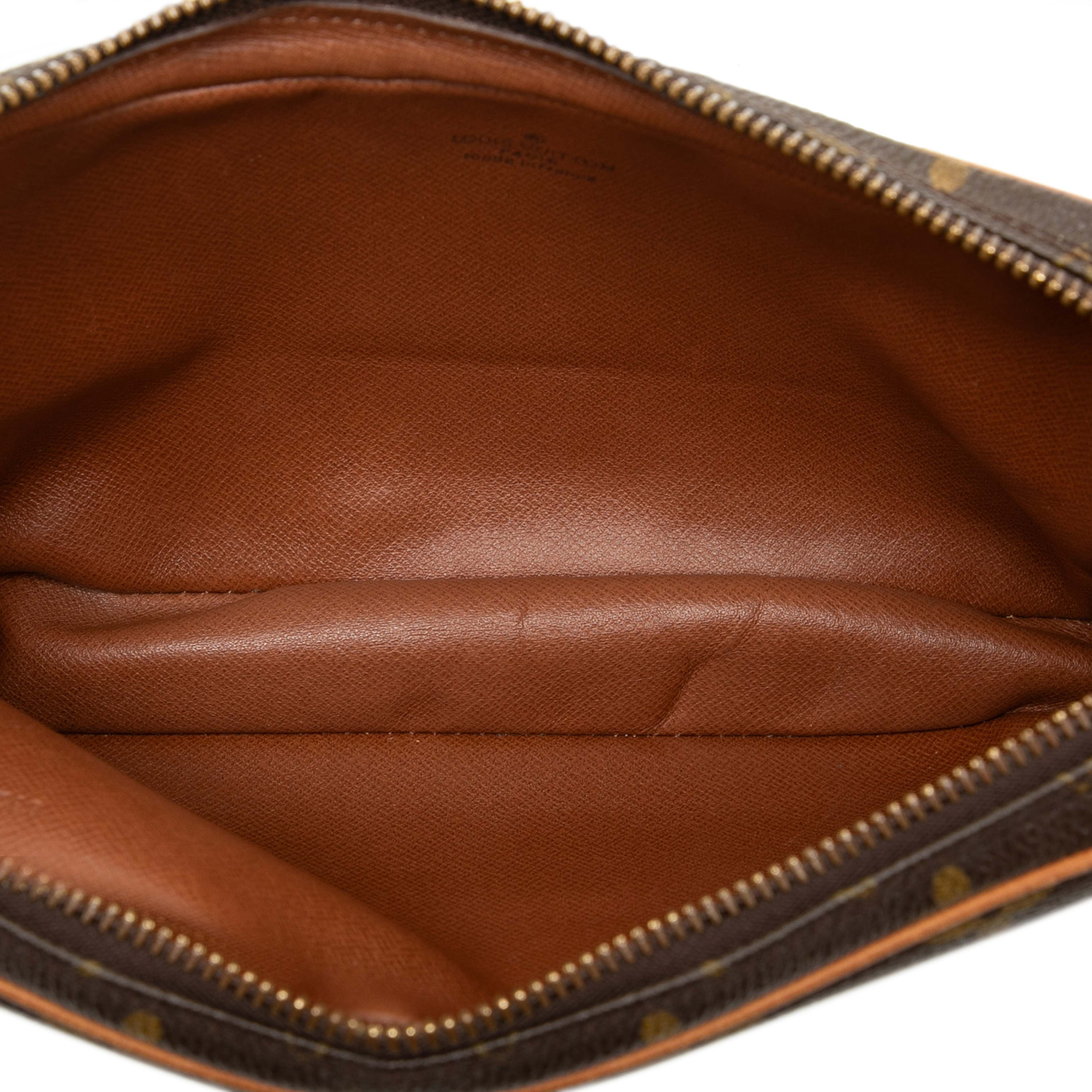 Louis Vuitton Monogram Pochette Marly Bandouliere, från Luxclusif, i färgen brown. Klicka för att öppna bilden i stort format