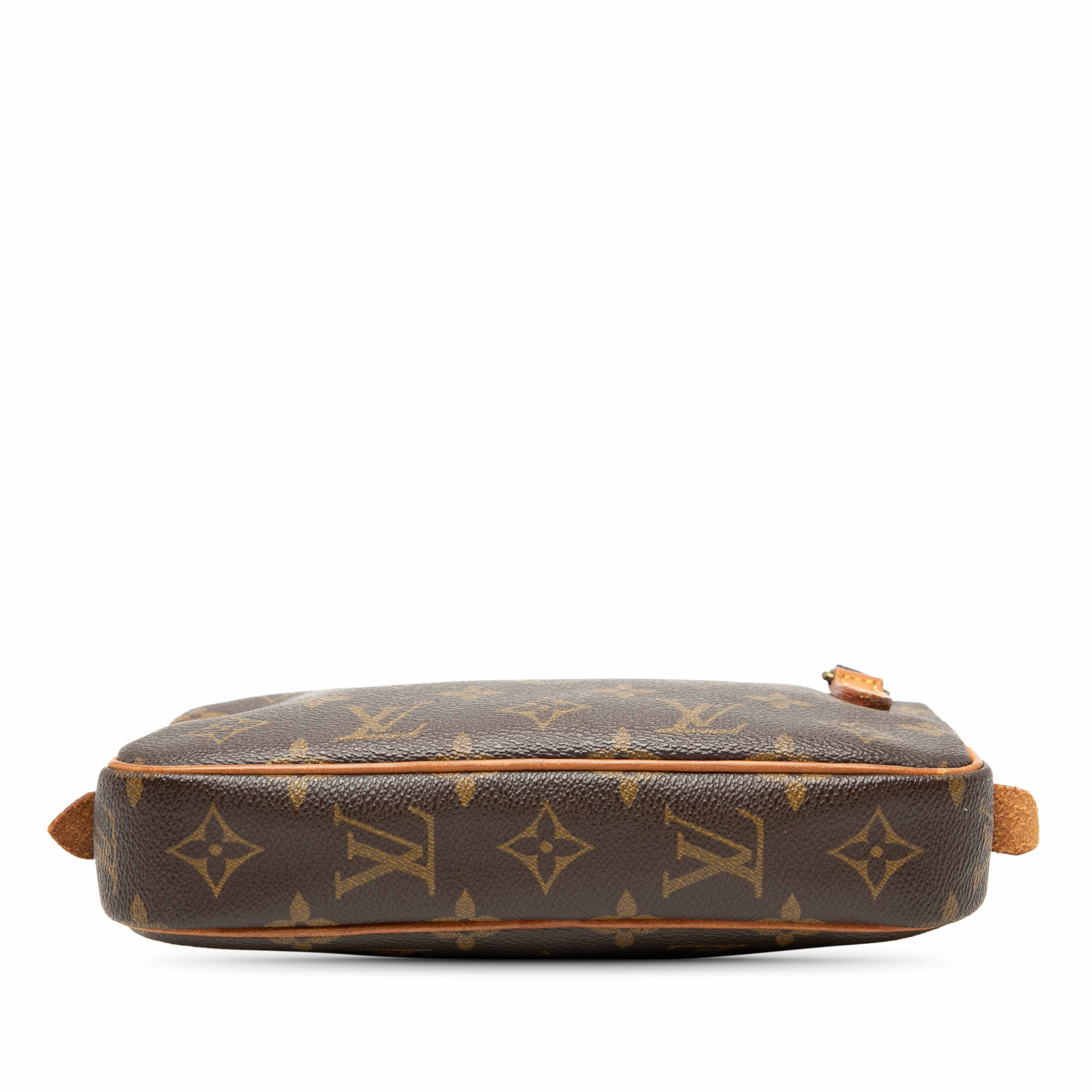 Louis Vuitton Monogram Pochette Marly Bandouliere, från Luxclusif, i färgen brown. Klicka för att öppna bilden i stort format