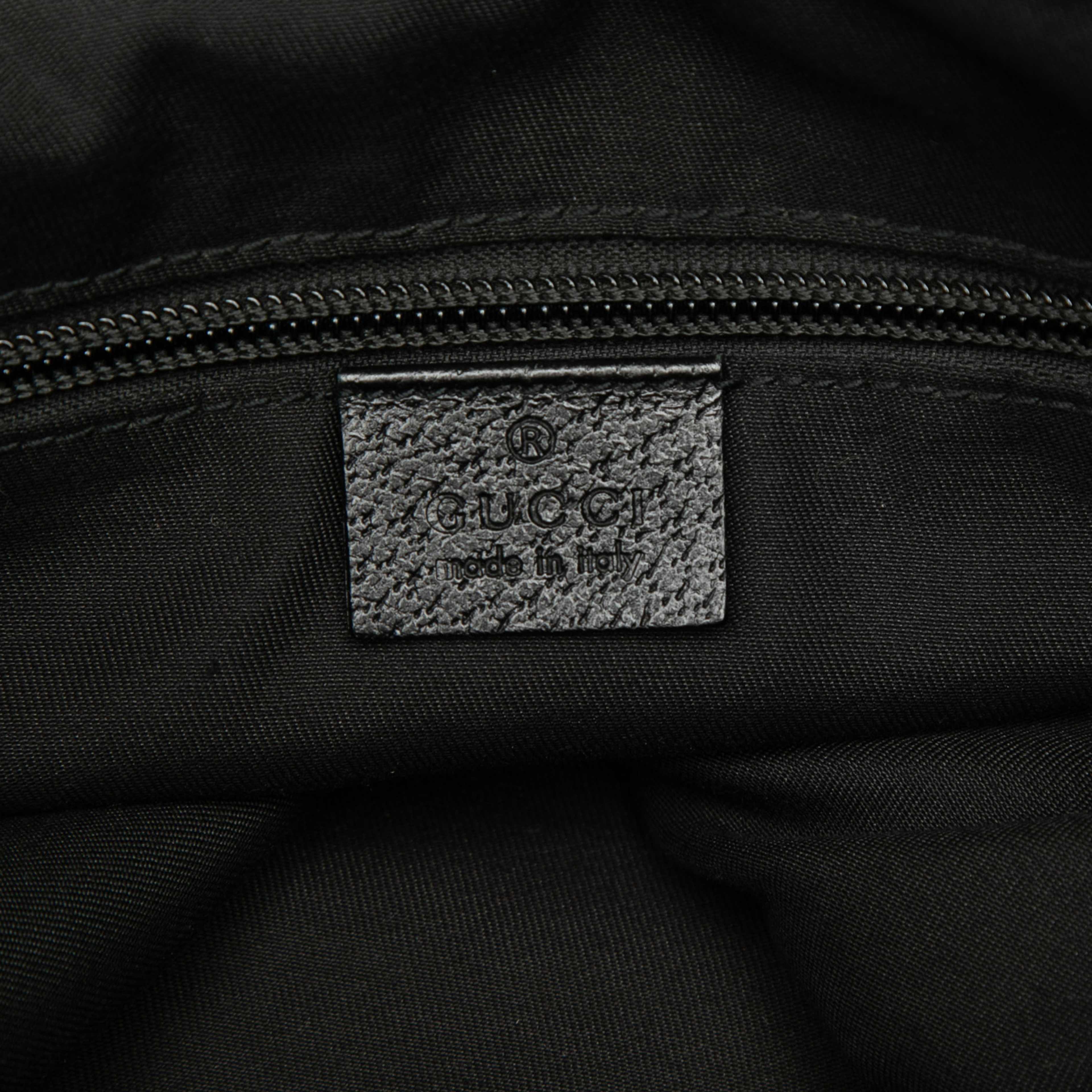 Gucci Gg Canvas Web Flap Messenger Bag, från Luxclusif, i färgen svart. Klicka för att öppna bilden i stort format