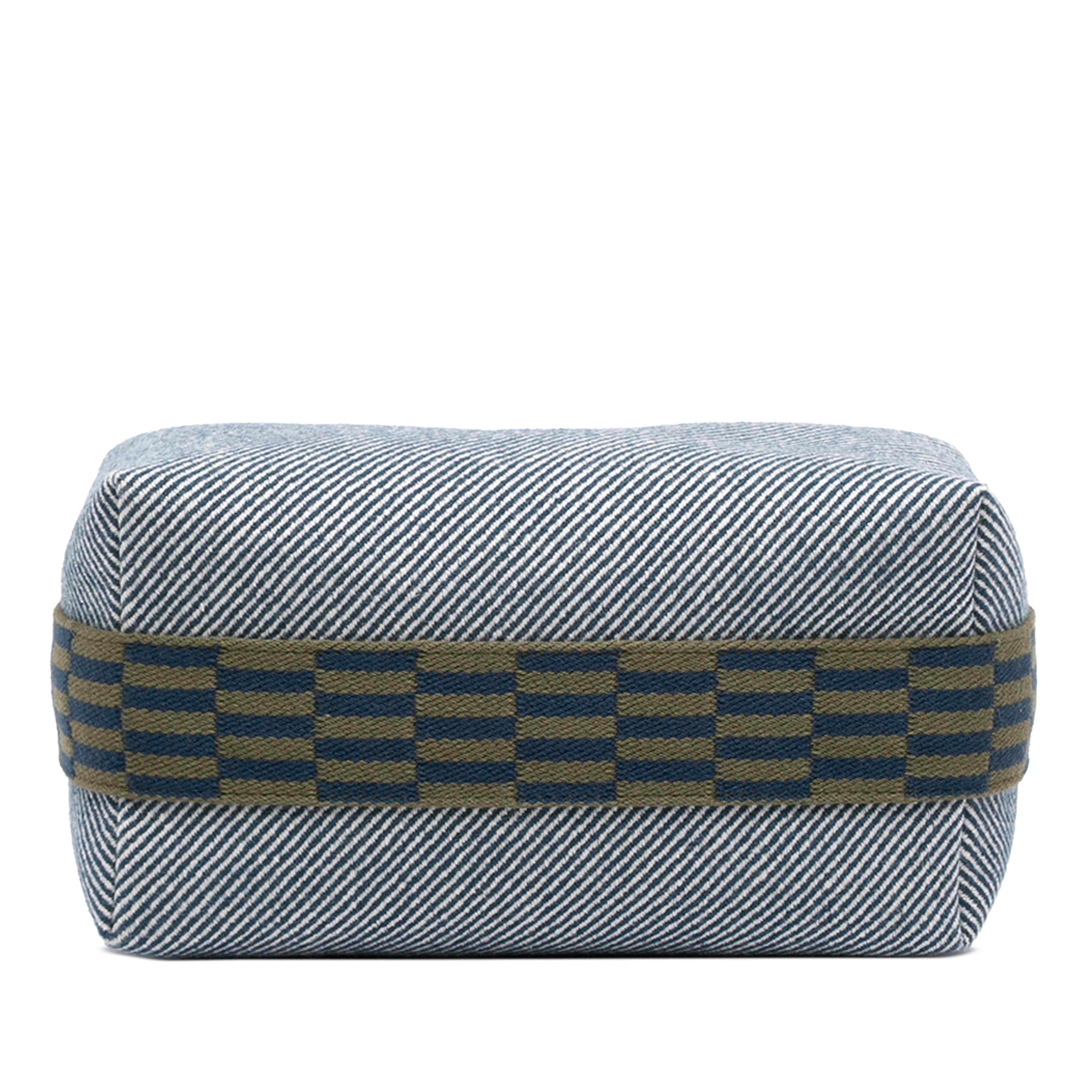 Hermès Small Wool Bride A Brac H Natte Case, från Luxclusif, i färgen blå. Klicka för att öppna bilden i stort format