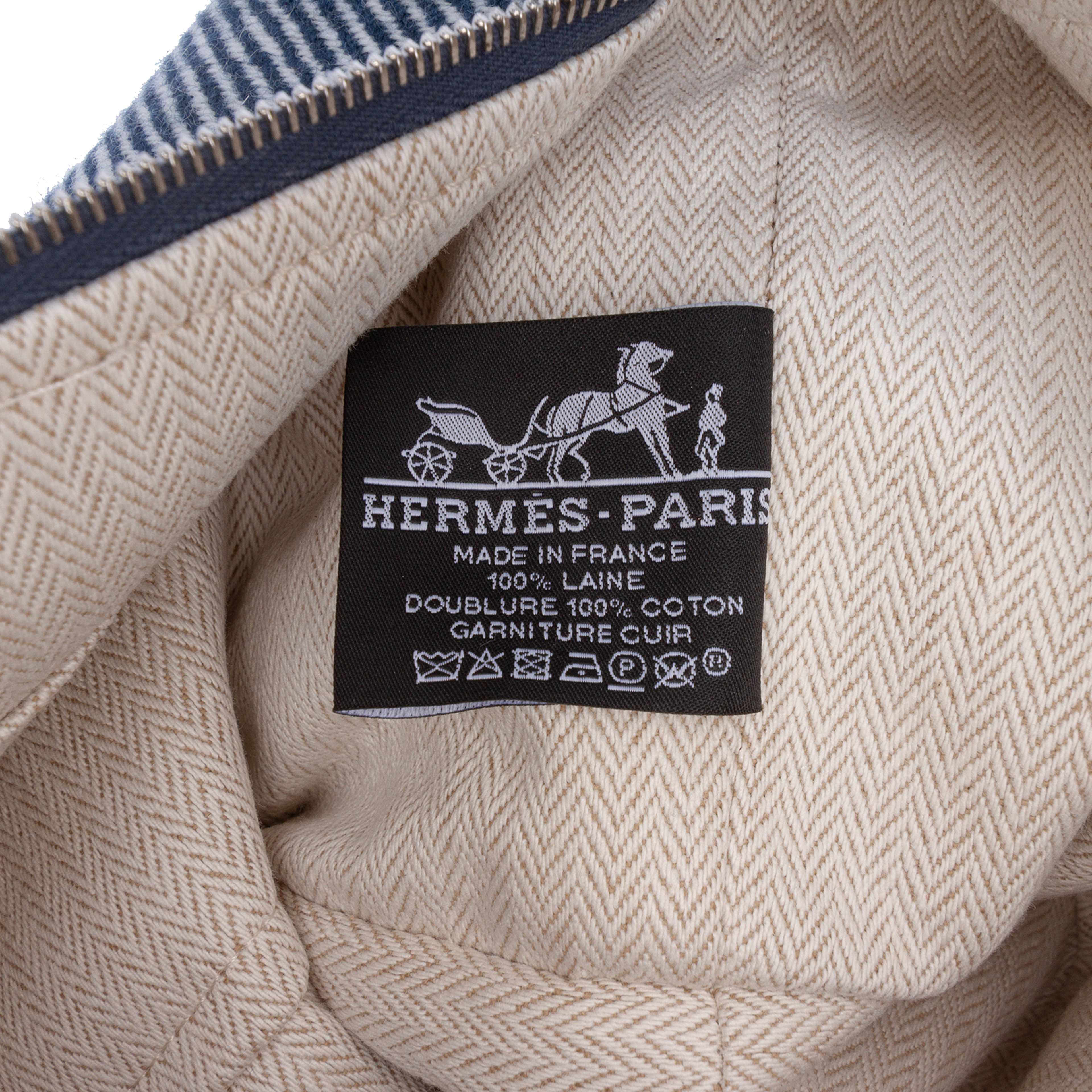 Hermès Small Wool Bride A Brac H Natte Case, från Luxclusif, i färgen blå. Klicka för att öppna bilden i stort format