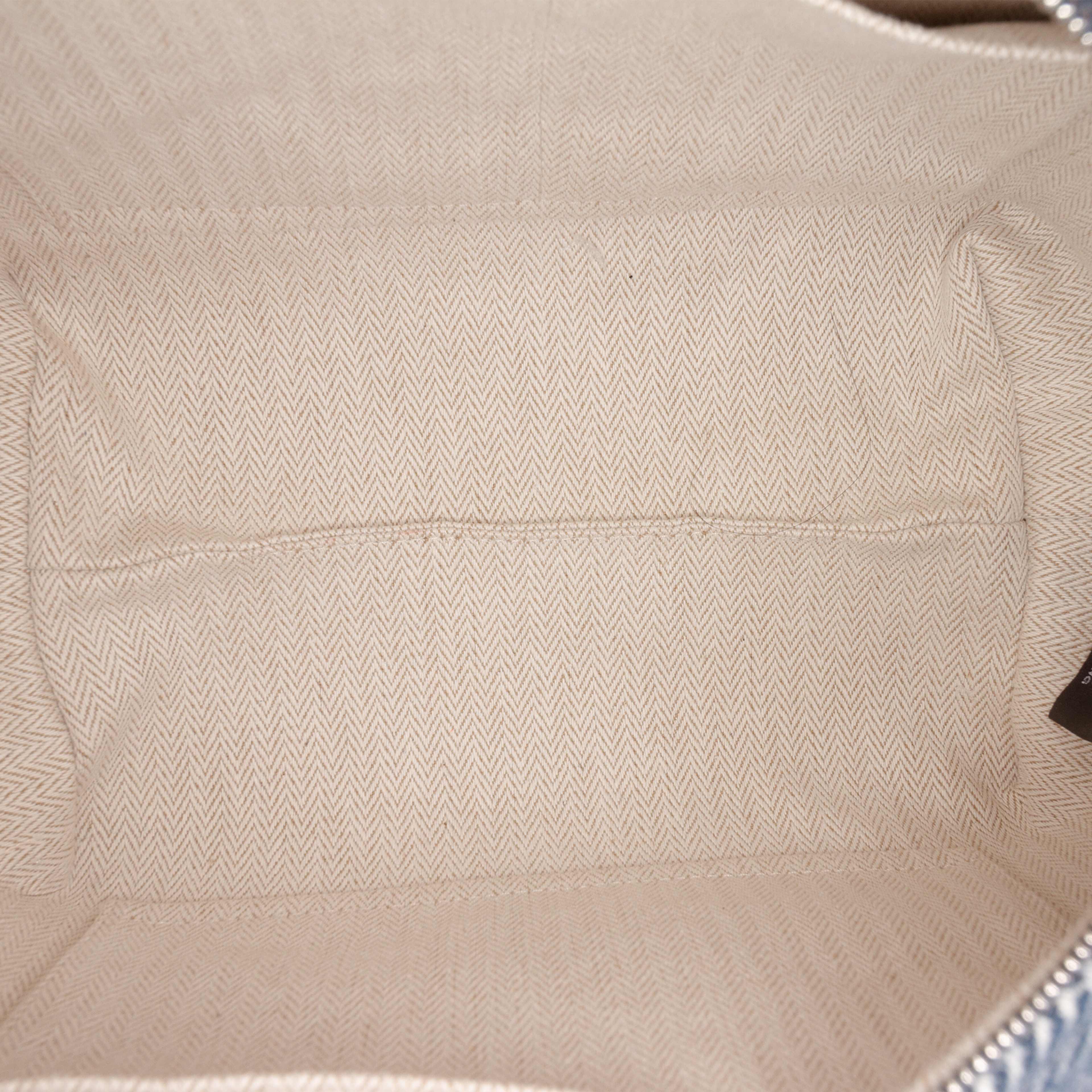 Hermès Small Wool Bride A Brac H Natte Case, från Luxclusif, i färgen blå. Klicka för att öppna bilden i stort format
