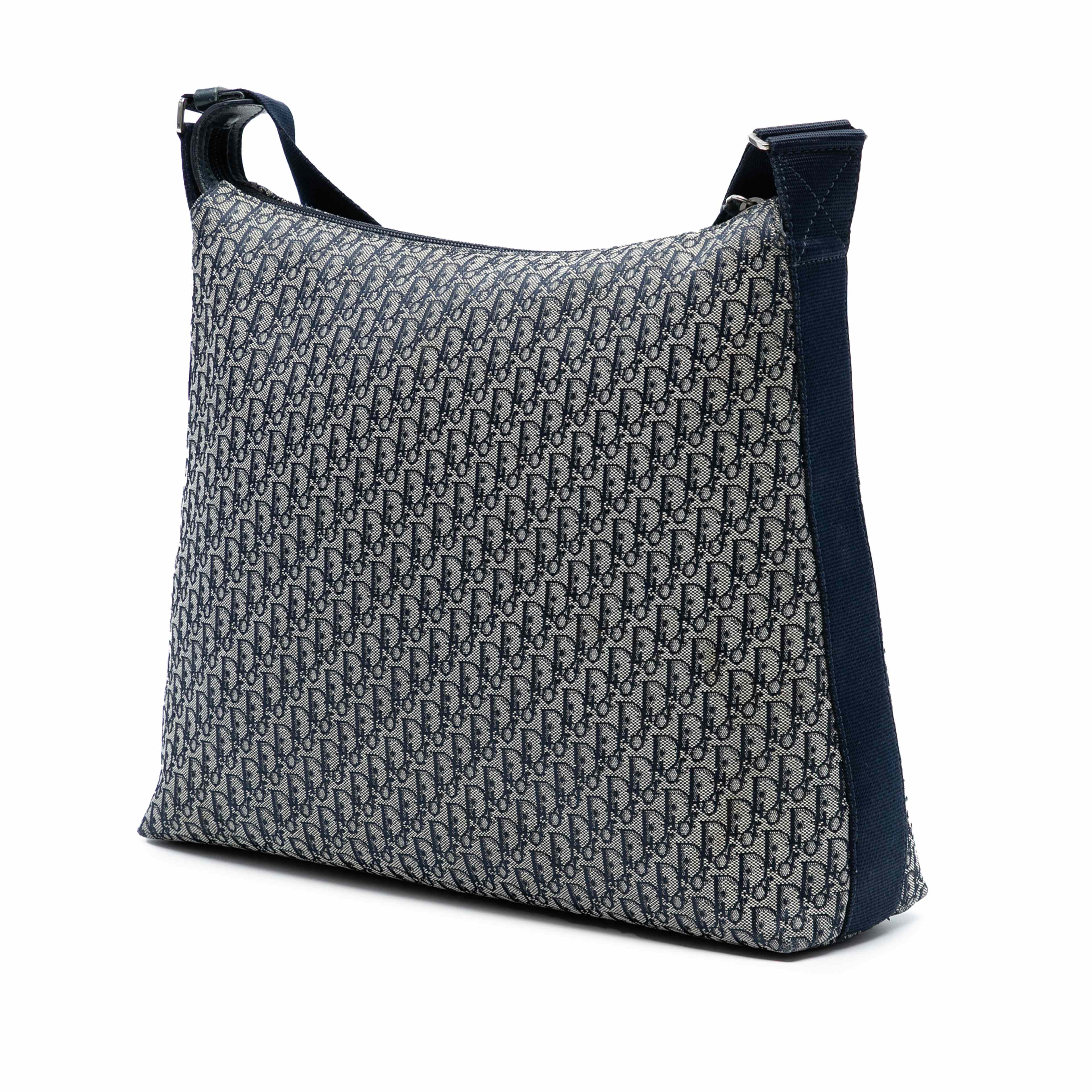 Dior Diorissimo Trotter Canvas Crossbody, från Luxclusif, i färgen navy. Klicka för att öppna bilden i stort format