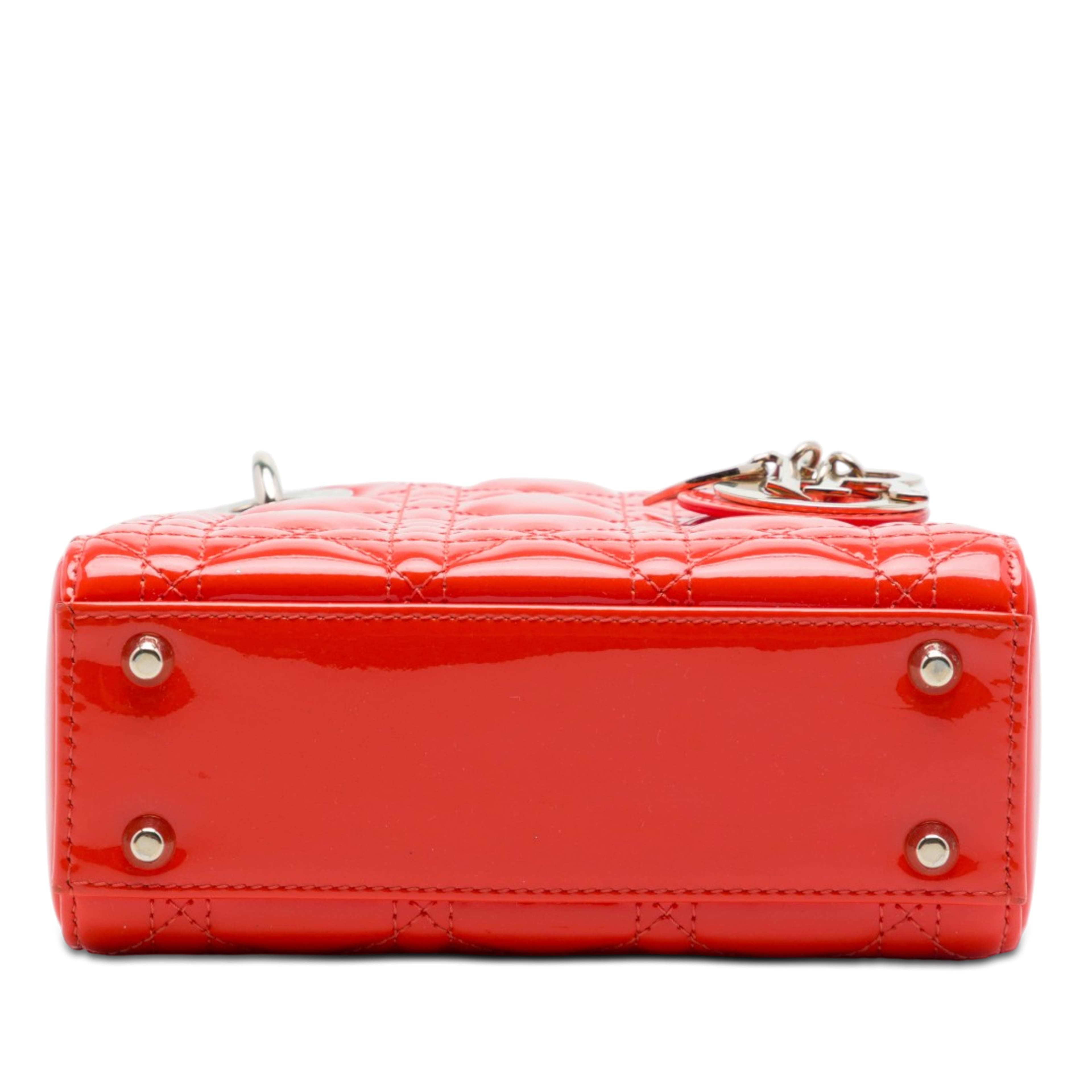 Dior Mini Patent Cannage Lady Dior, från Luxclusif, i färgen orange. Klicka för att öppna bilden i stort format