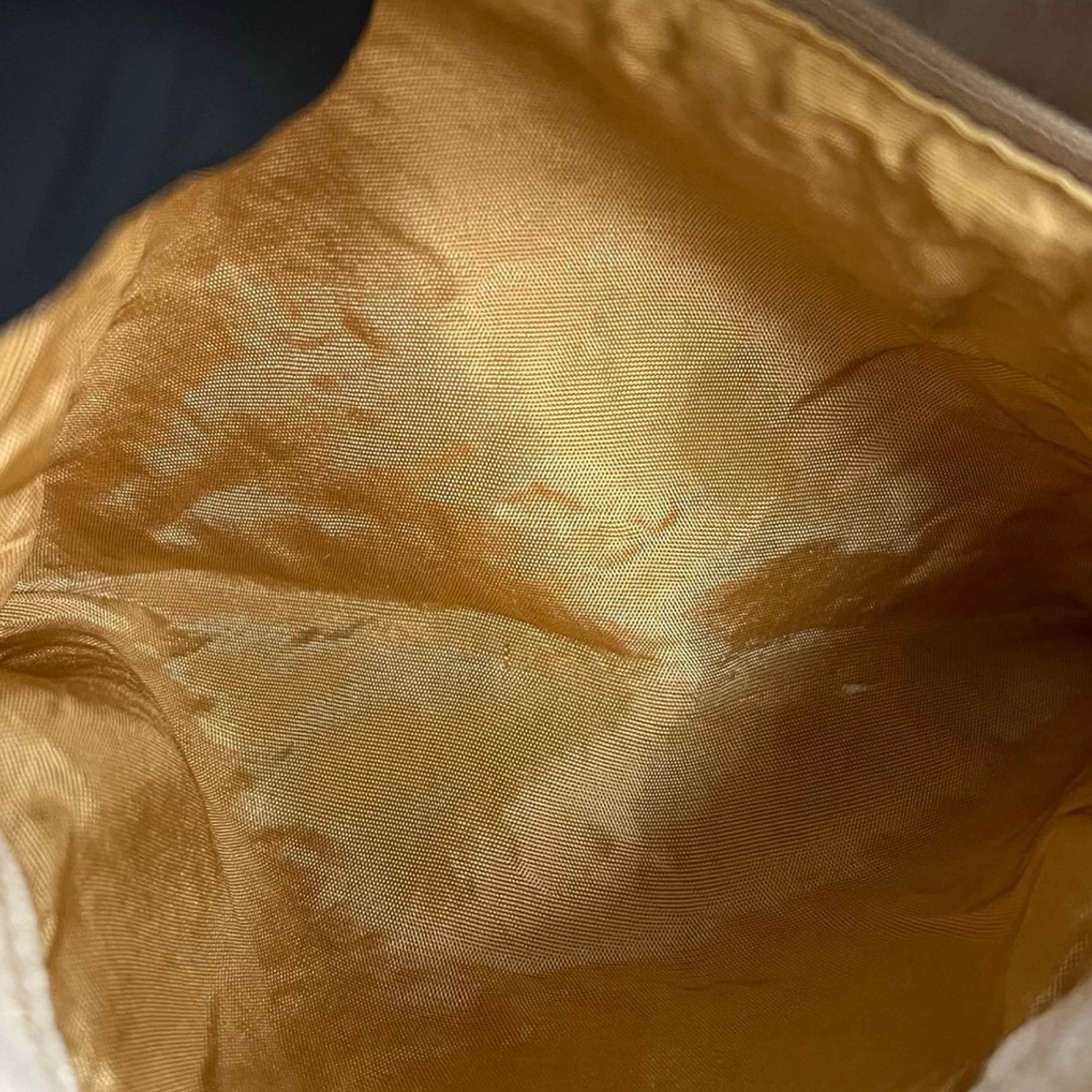 Gucci Micro Gg Supreme Web Boston Bag, från Luxclusif, i färgen beige. Klicka för att öppna bilden i stort format