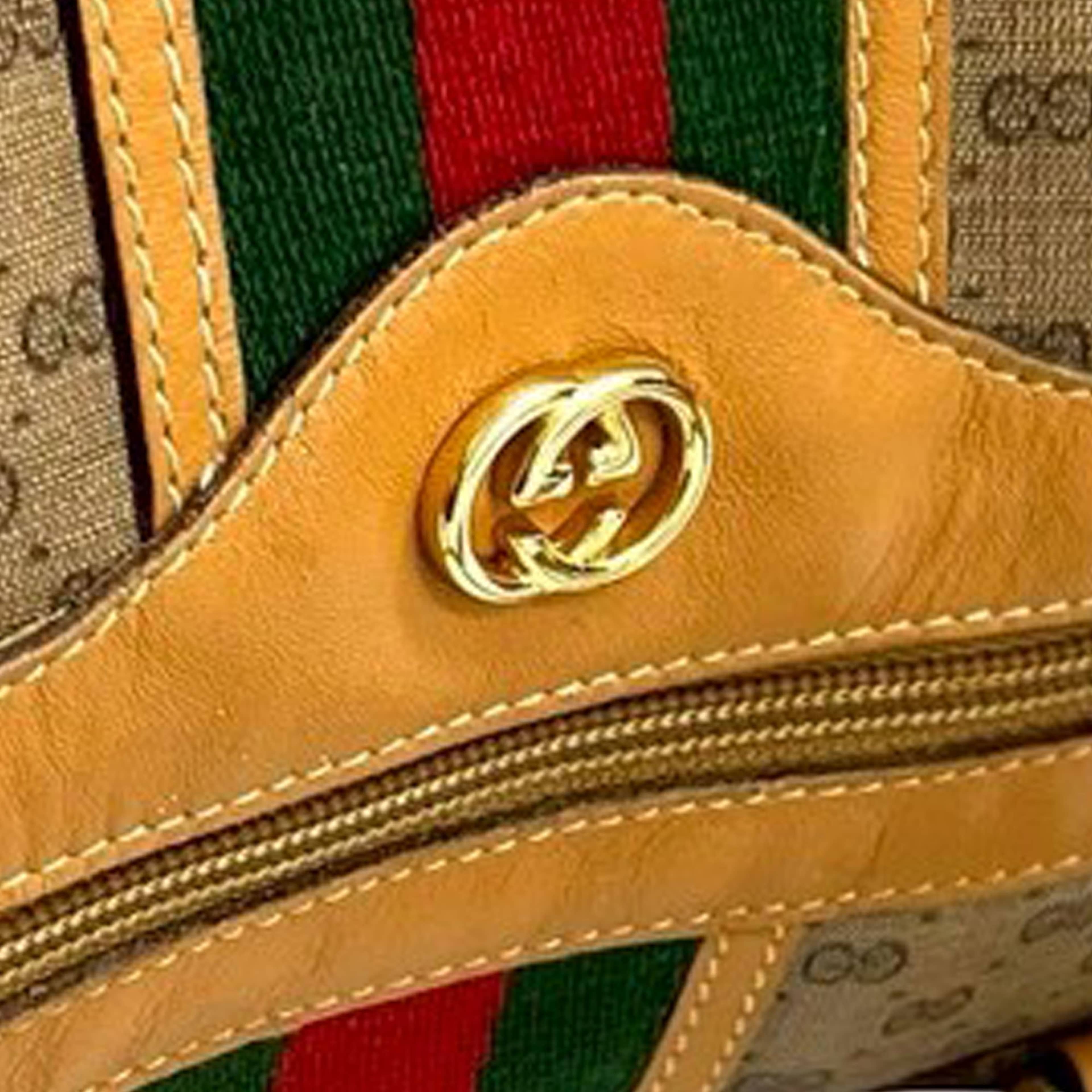 Gucci Micro Gg Supreme Web Boston Bag, från Luxclusif, i färgen beige. Klicka för att öppna bilden i stort format