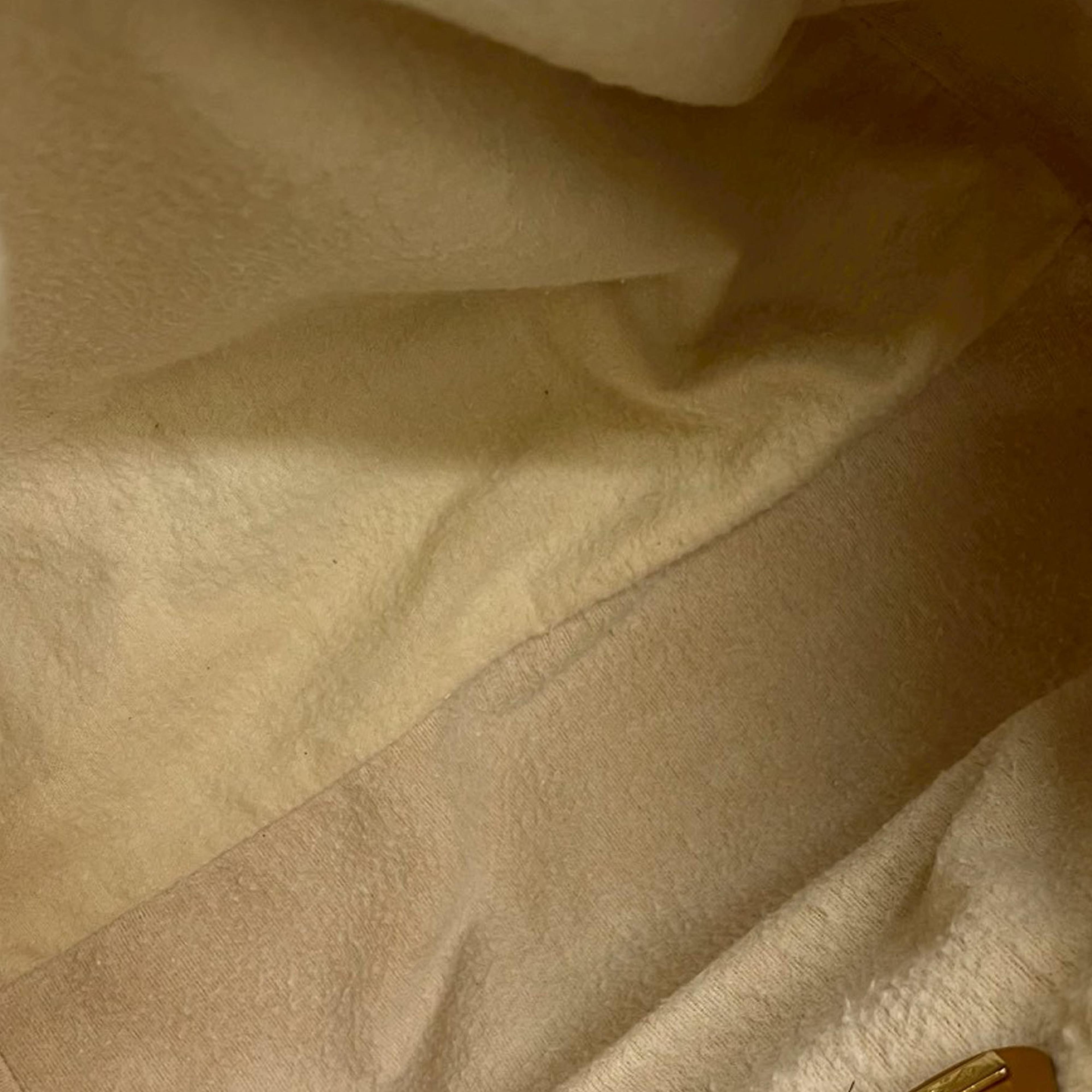 Gucci Micro Gg Supreme Web Boston Bag, från Luxclusif, i färgen beige. Klicka för att öppna bilden i stort format