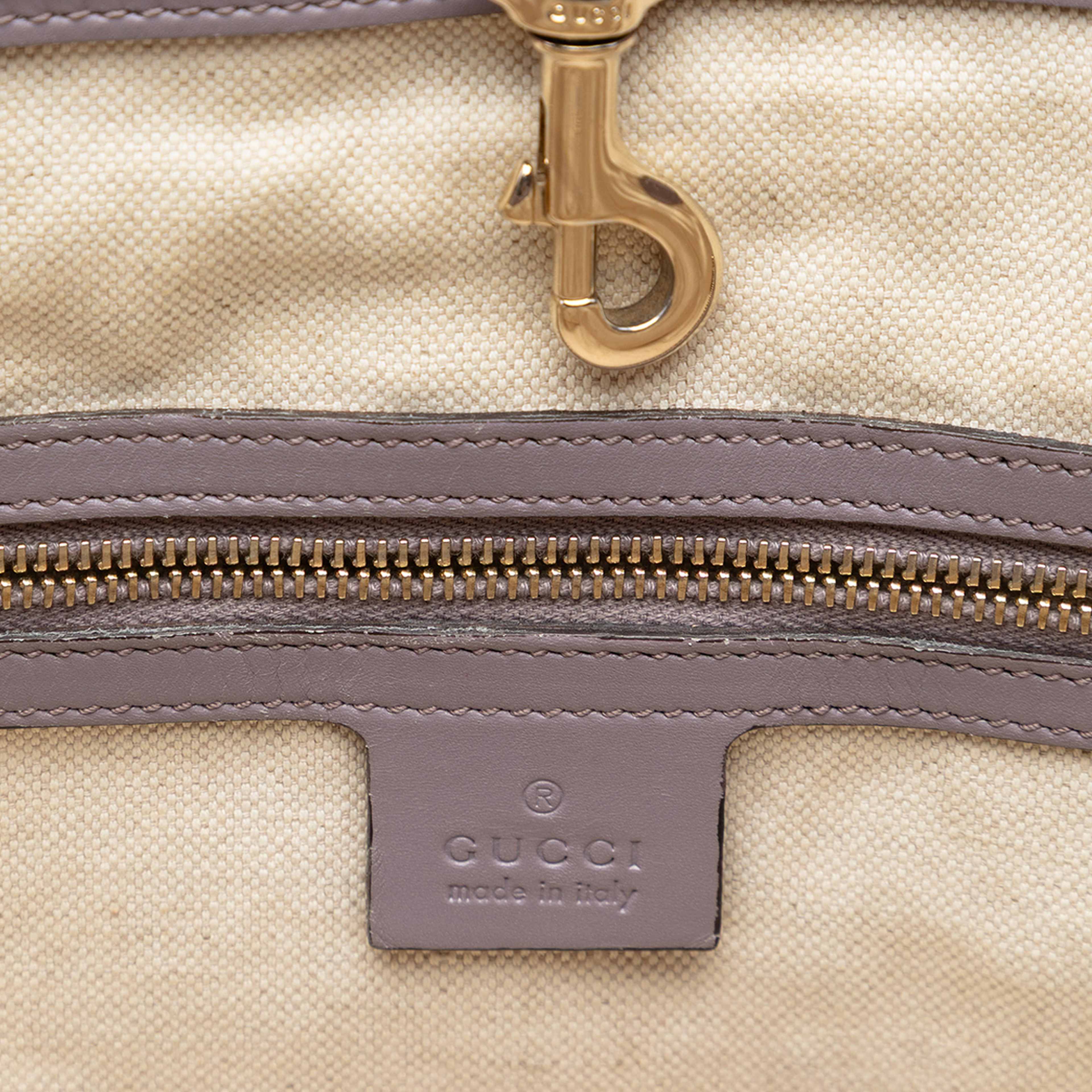 Gucci Gg Canvas Heart Bit Tote, från Luxclusif, i färgen beige. Klicka för att öppna bilden i stort format