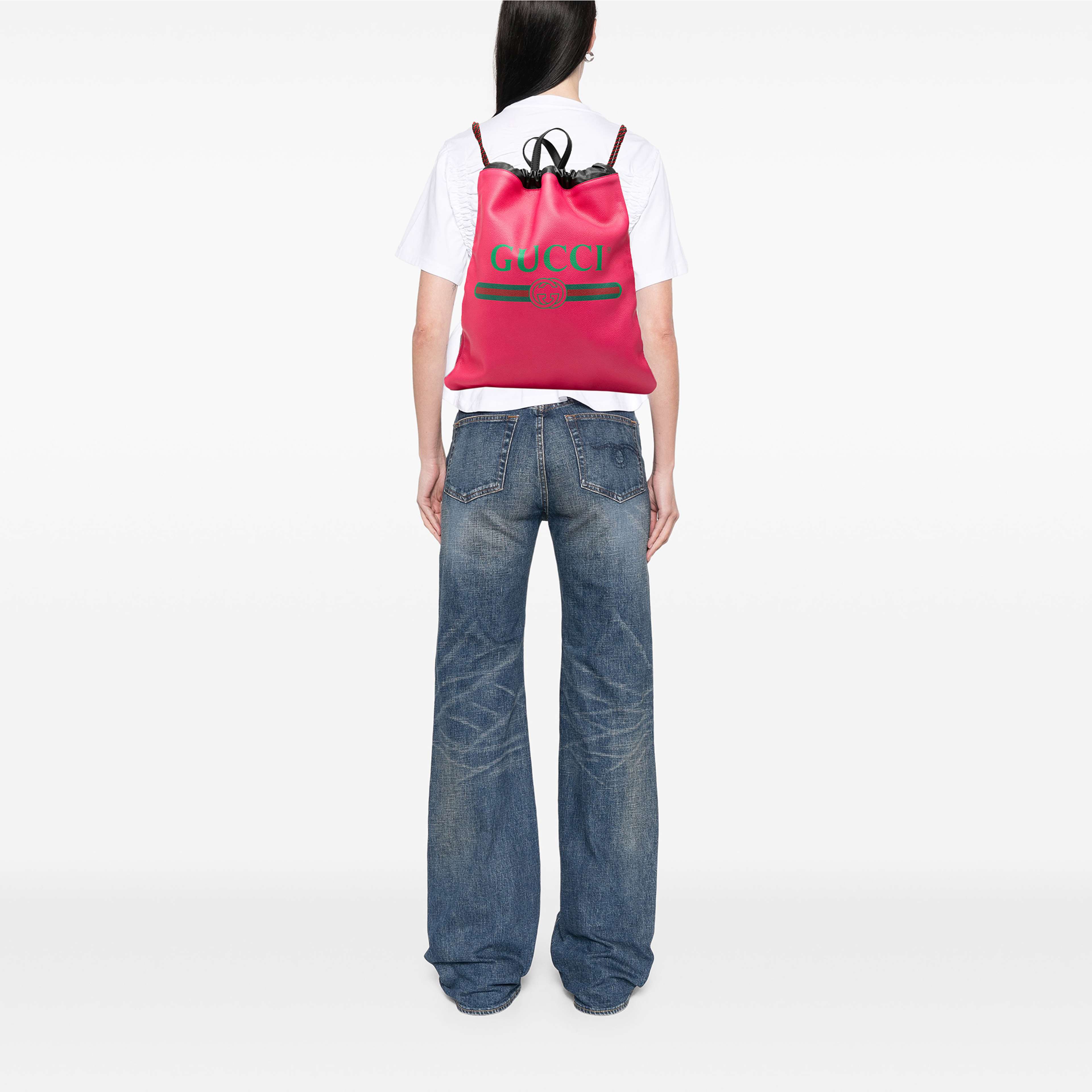 Gucci Leather Logo Drawstring Backpack, från Luxclusif, i färgen rosa. Klicka för att öppna bilden i stort format