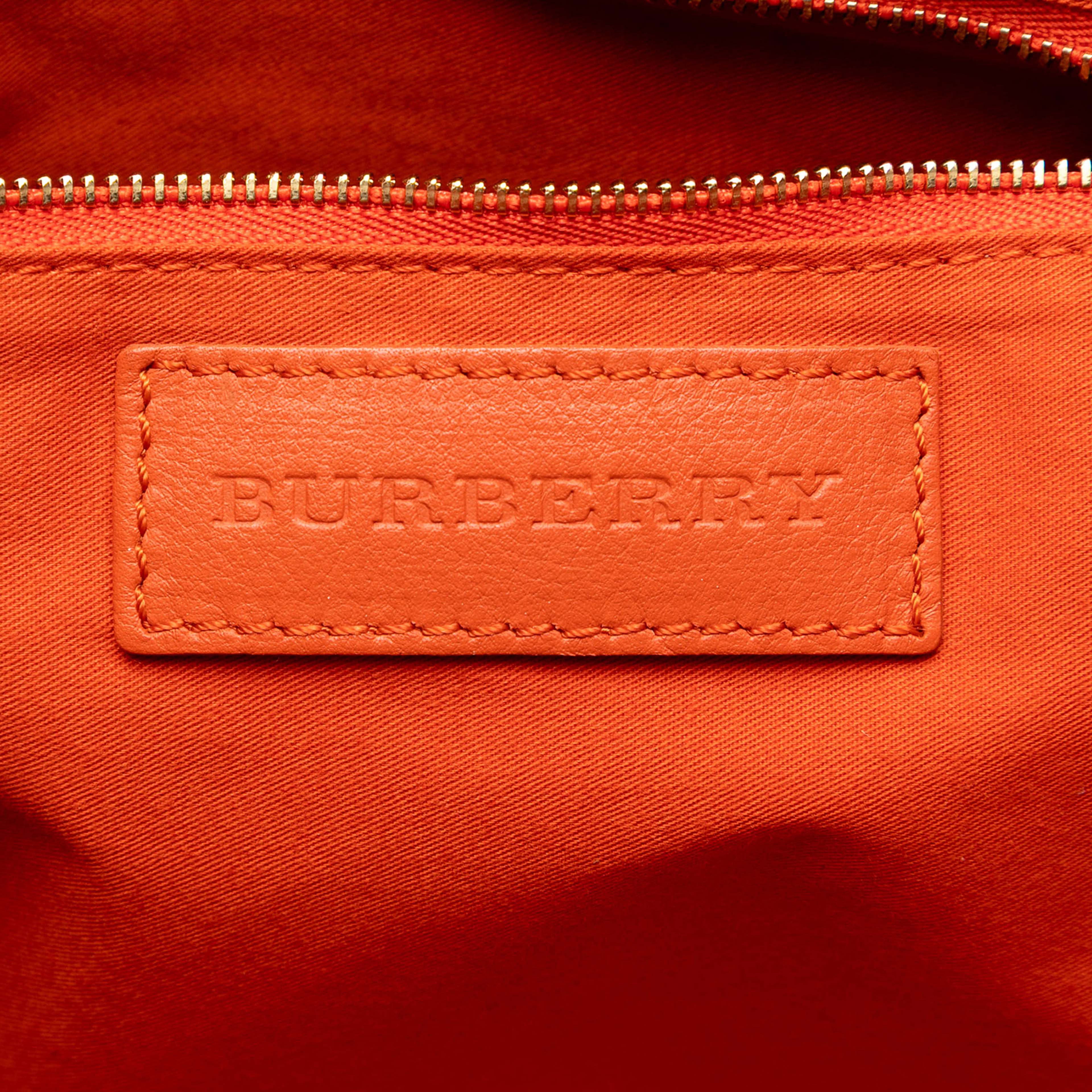 Burberry Small Haymarket Check Coated Canvas And Calfskin Canterbury Tote, från Luxclusif, i färgen beige. Klicka för att öppna bilden i stort format