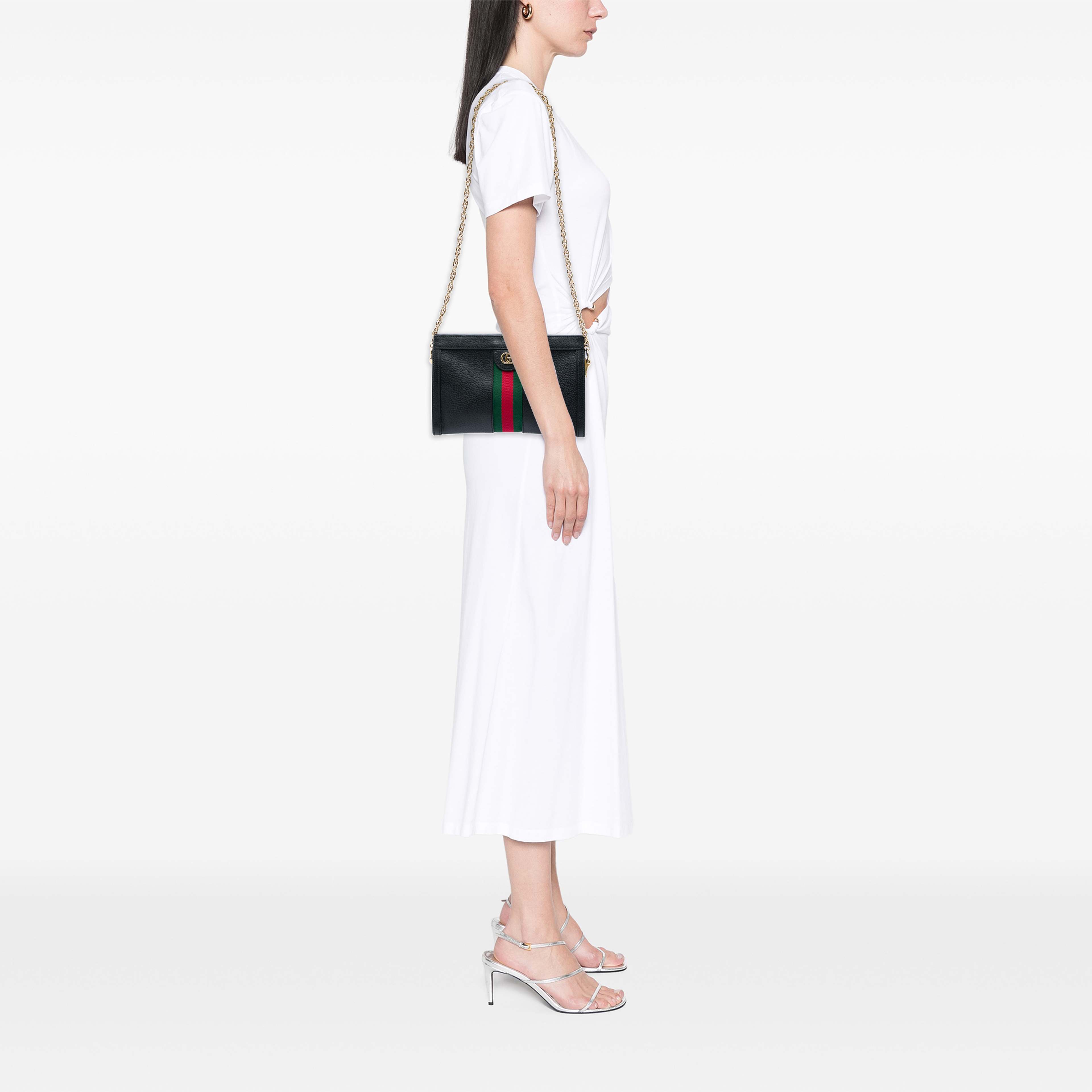 Gucci Small Calfskin Web Ophidia Chain Crossbody, från Luxclusif, i färgen svart. Klicka för att öppna bilden i stort format
