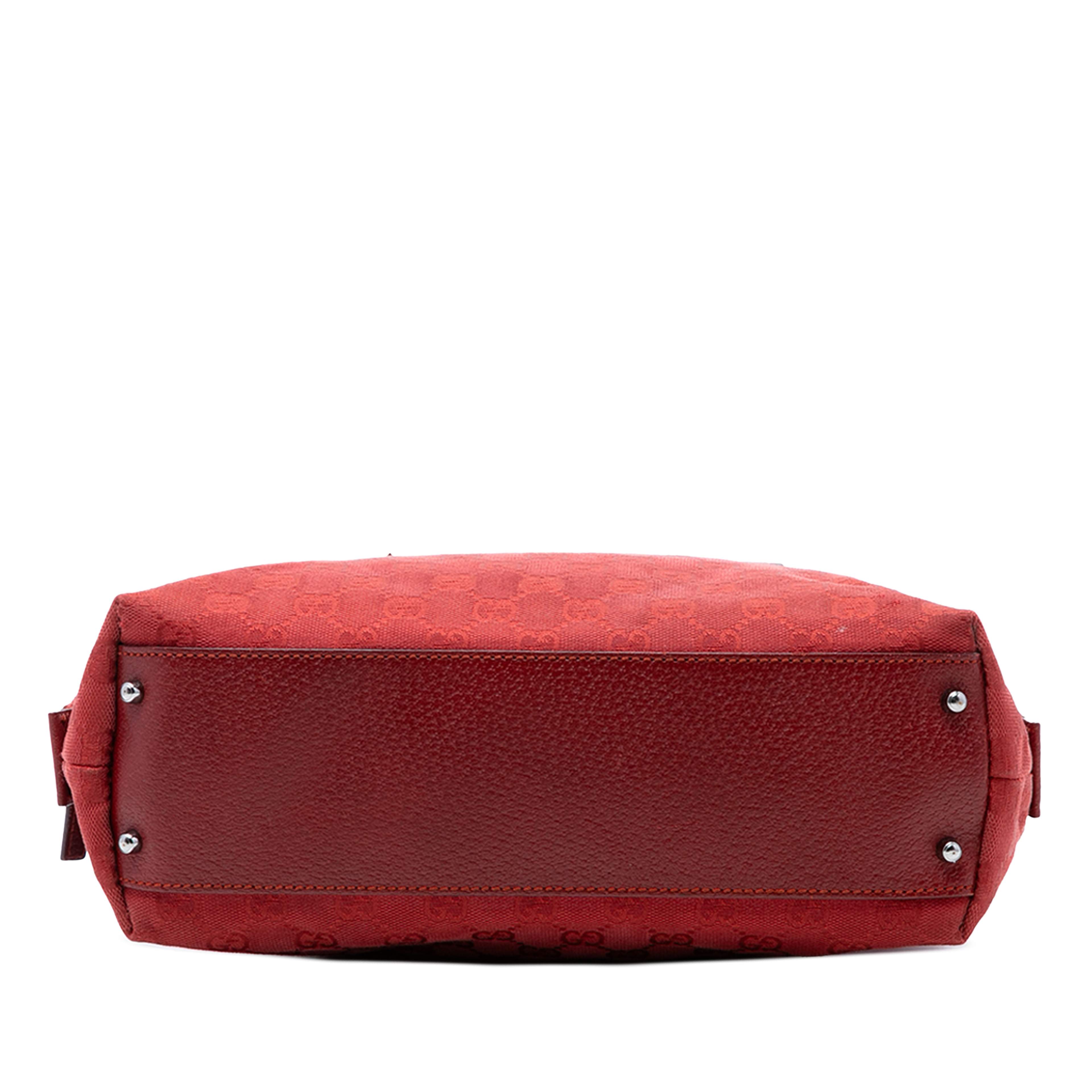 Gucci Gg Canvas Boston Bag, från Luxclusif, i färgen röd. Klicka för att öppna bilden i stort format