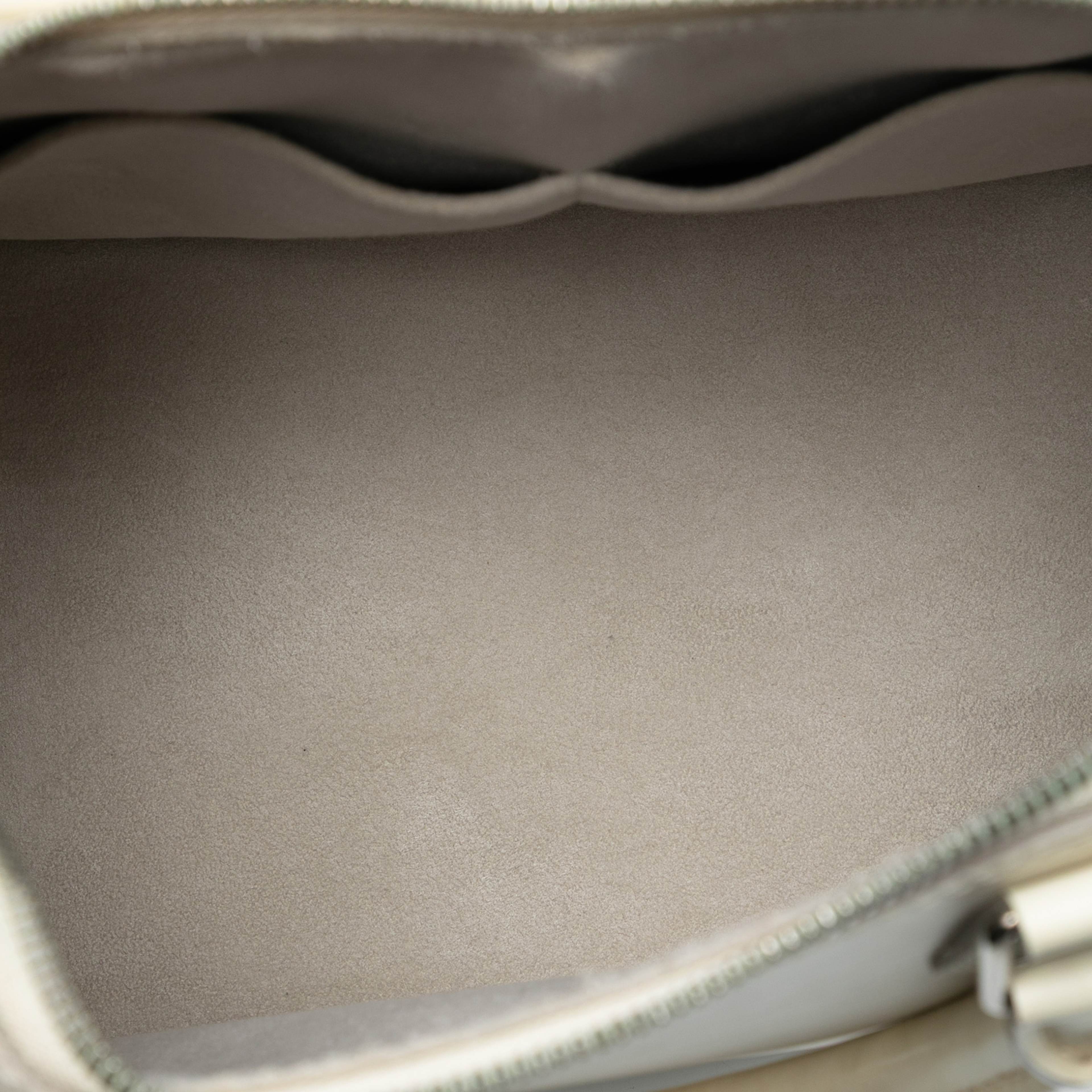 Louis Vuitton Epi Alma Pm, från Luxclusif, i färgen white. Klicka för att öppna bilden i stort format