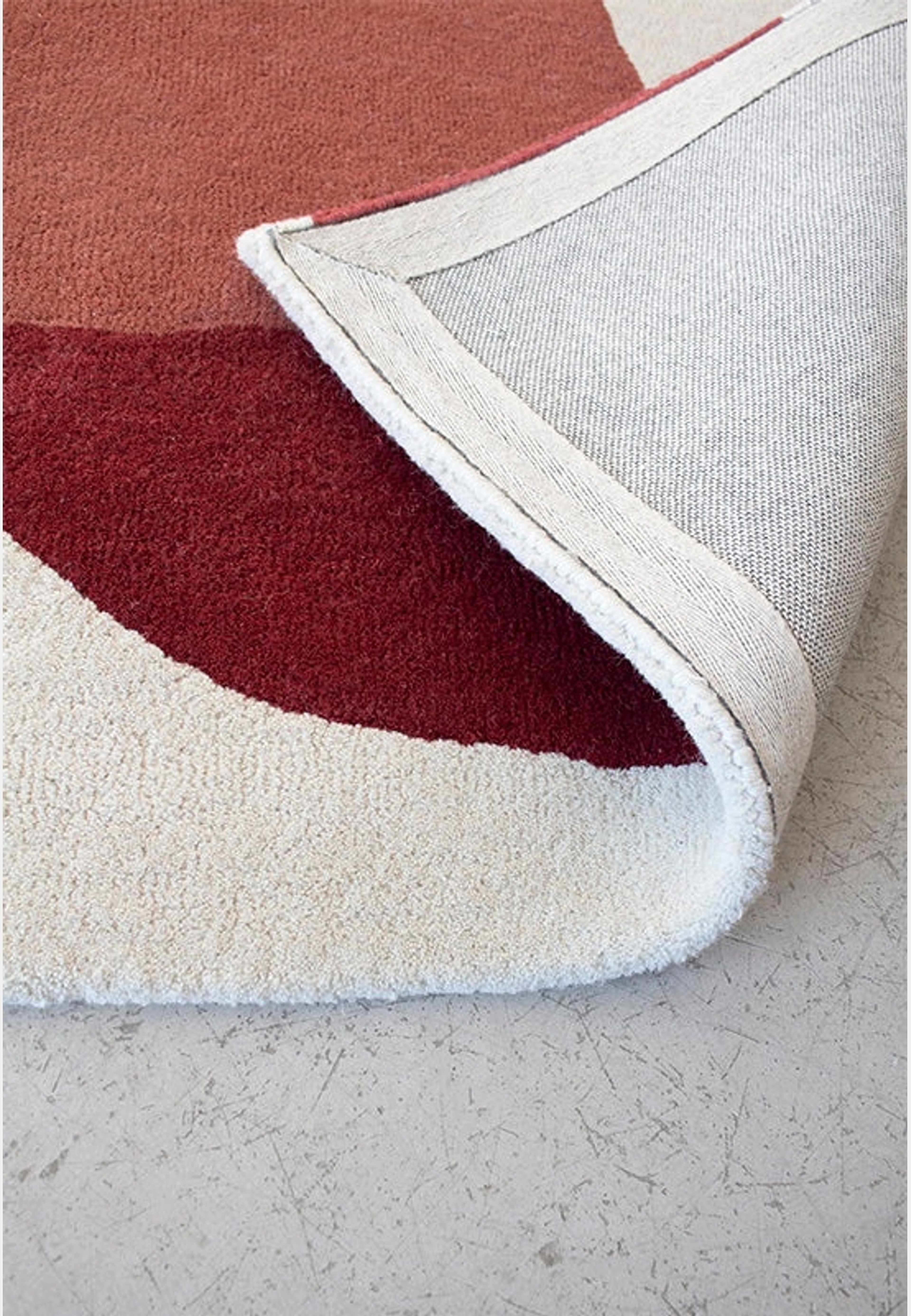 Scandi Cloudberry, från Layered, i färgen cloudberry red. Klicka för att öppna bilden i stort format