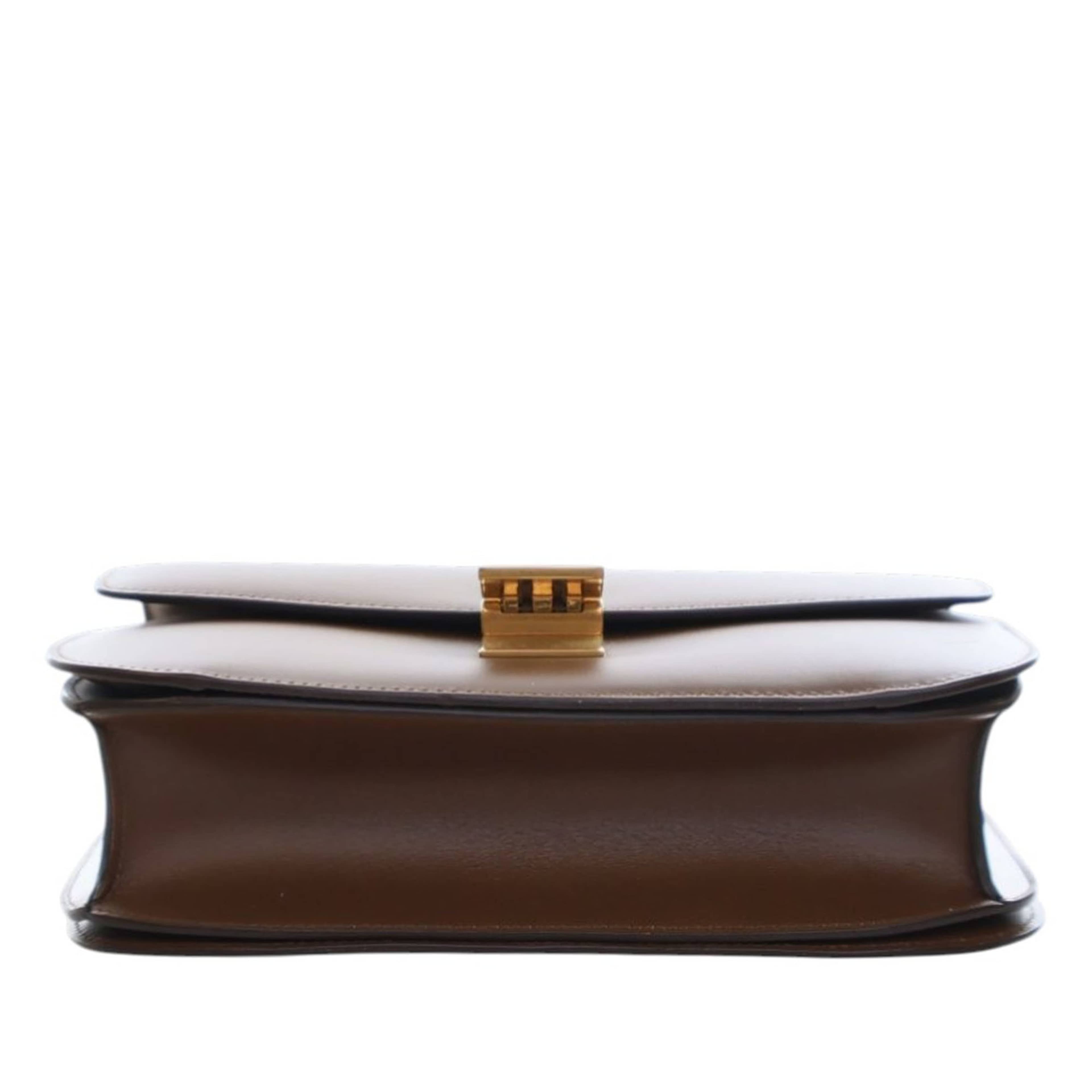 Celine Medium Calfskin Classic Box, från Luxclusif, i färgen brown. Klicka för att öppna bilden i stort format