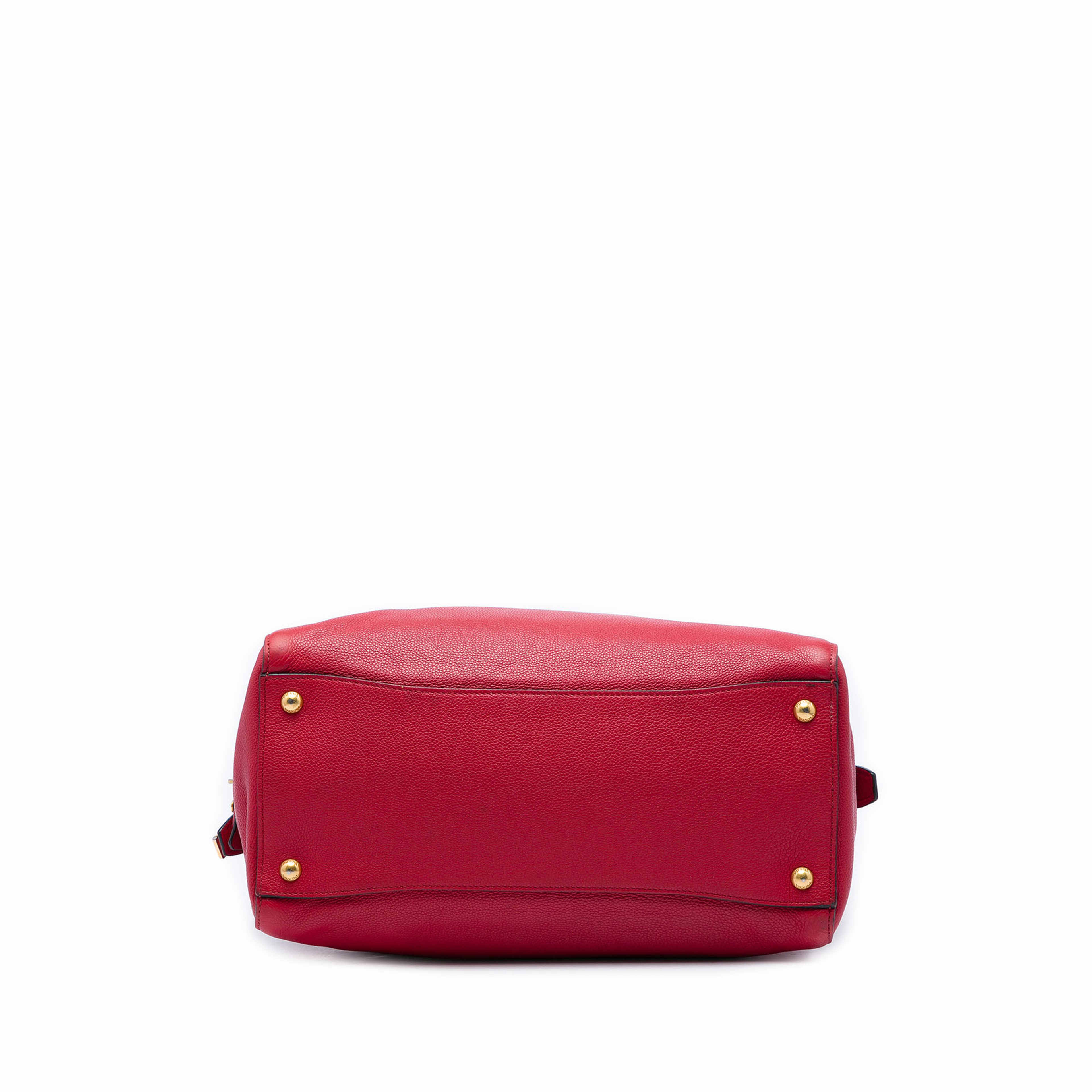 Prada Vitello Daino Zip Top Convertible Tote, från Luxclusif, i färgen röd. Klicka för att öppna bilden i stort format