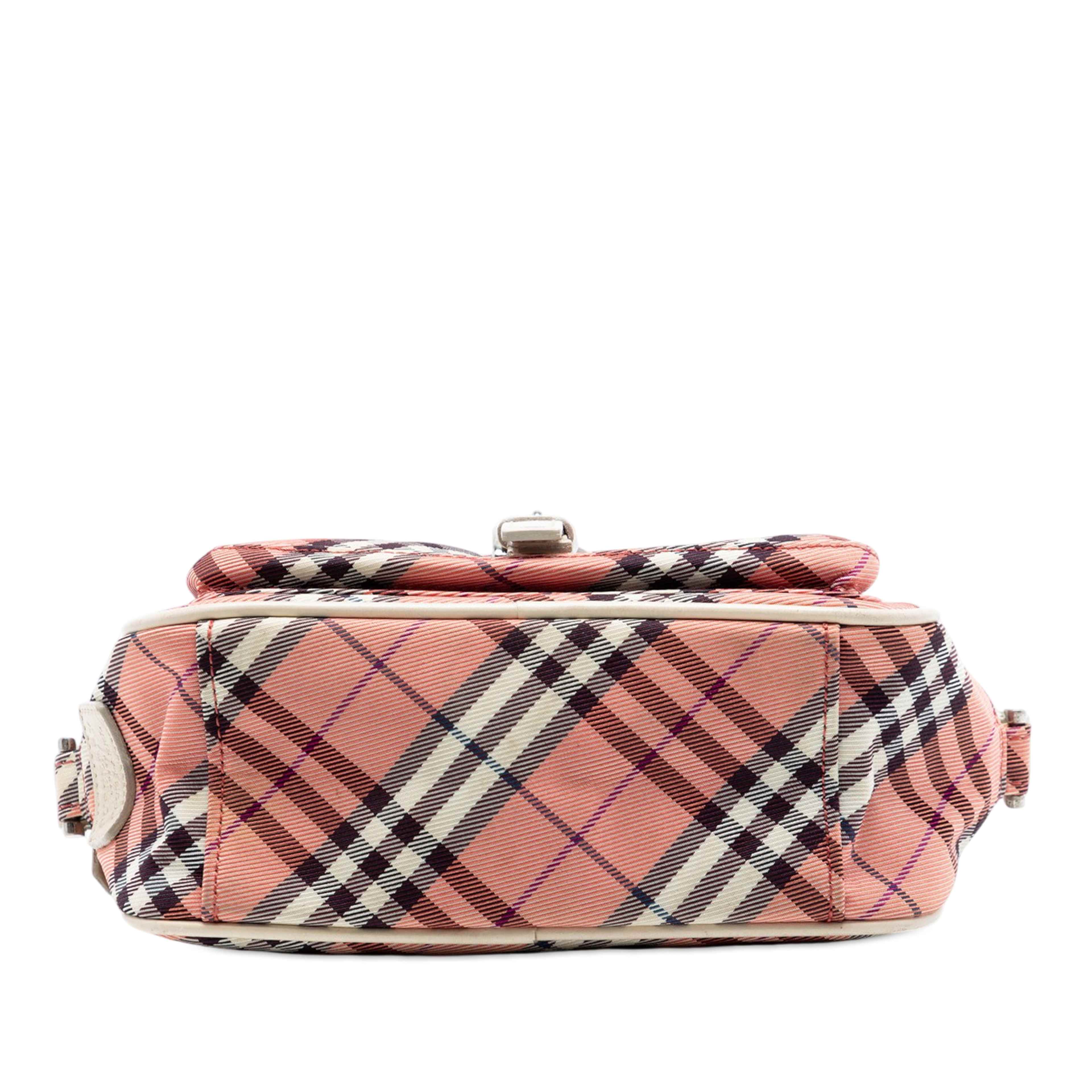 Burberry Nova Check Canvas Crossbody, från Luxclusif, i färgen röd. Klicka för att öppna bilden i stort format
