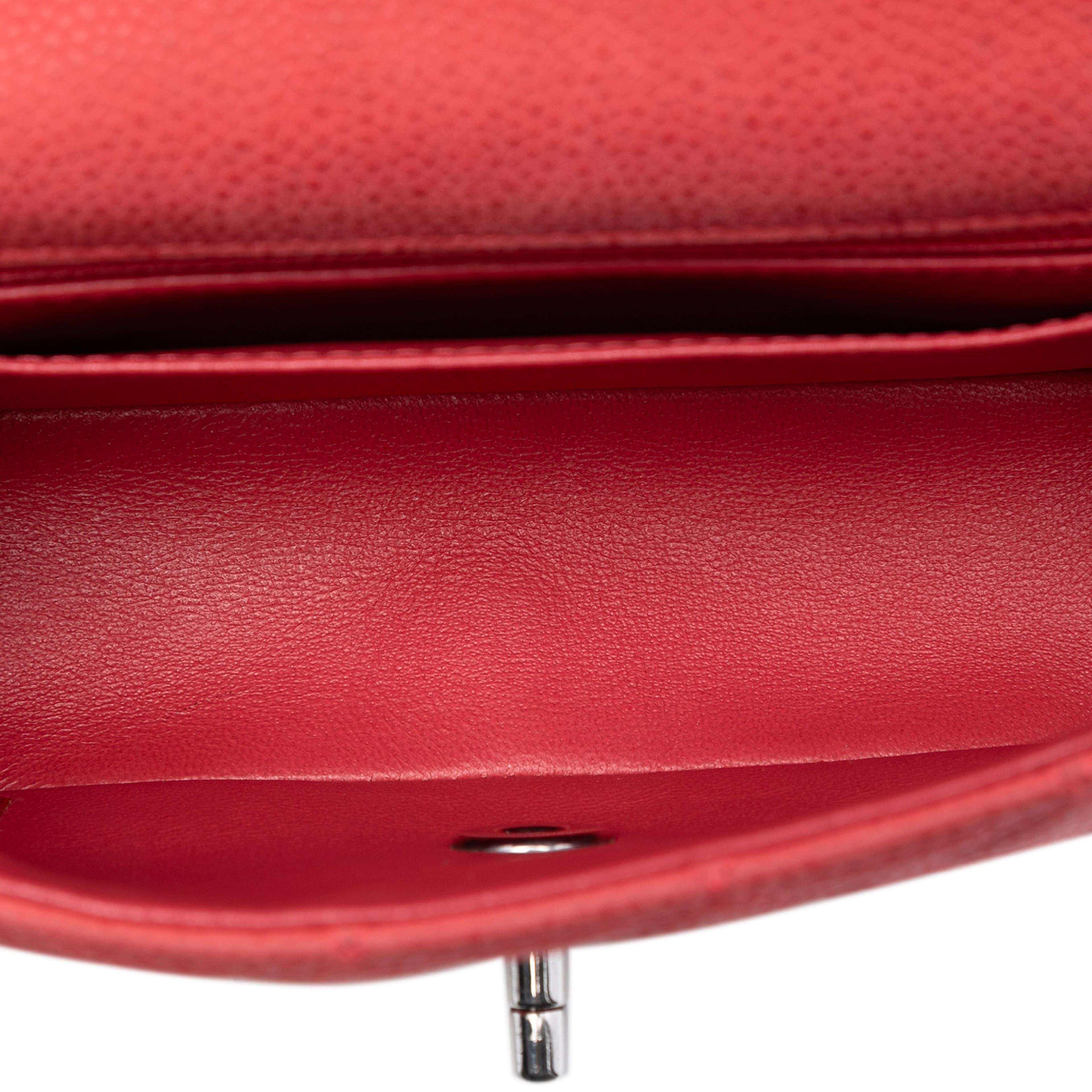 Chanel Mini Rectangular Classic Caviar Single Flap, från Luxclusif, i färgen peach. Klicka för att öppna bilden i stort format