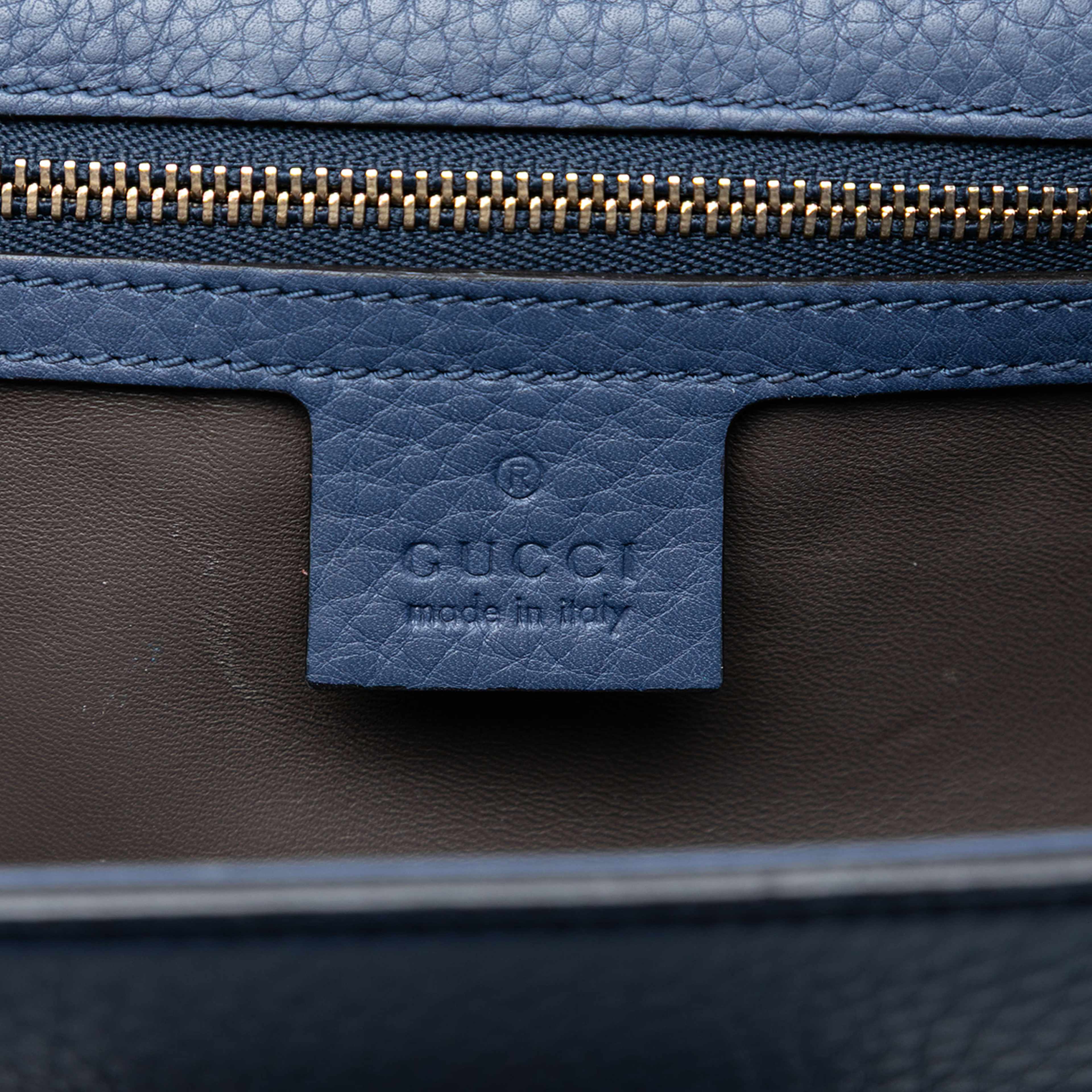 Gucci Medium Leather Miss Bamboo Crossbody, från Luxclusif, i färgen dark blue. Klicka för att öppna bilden i stort format