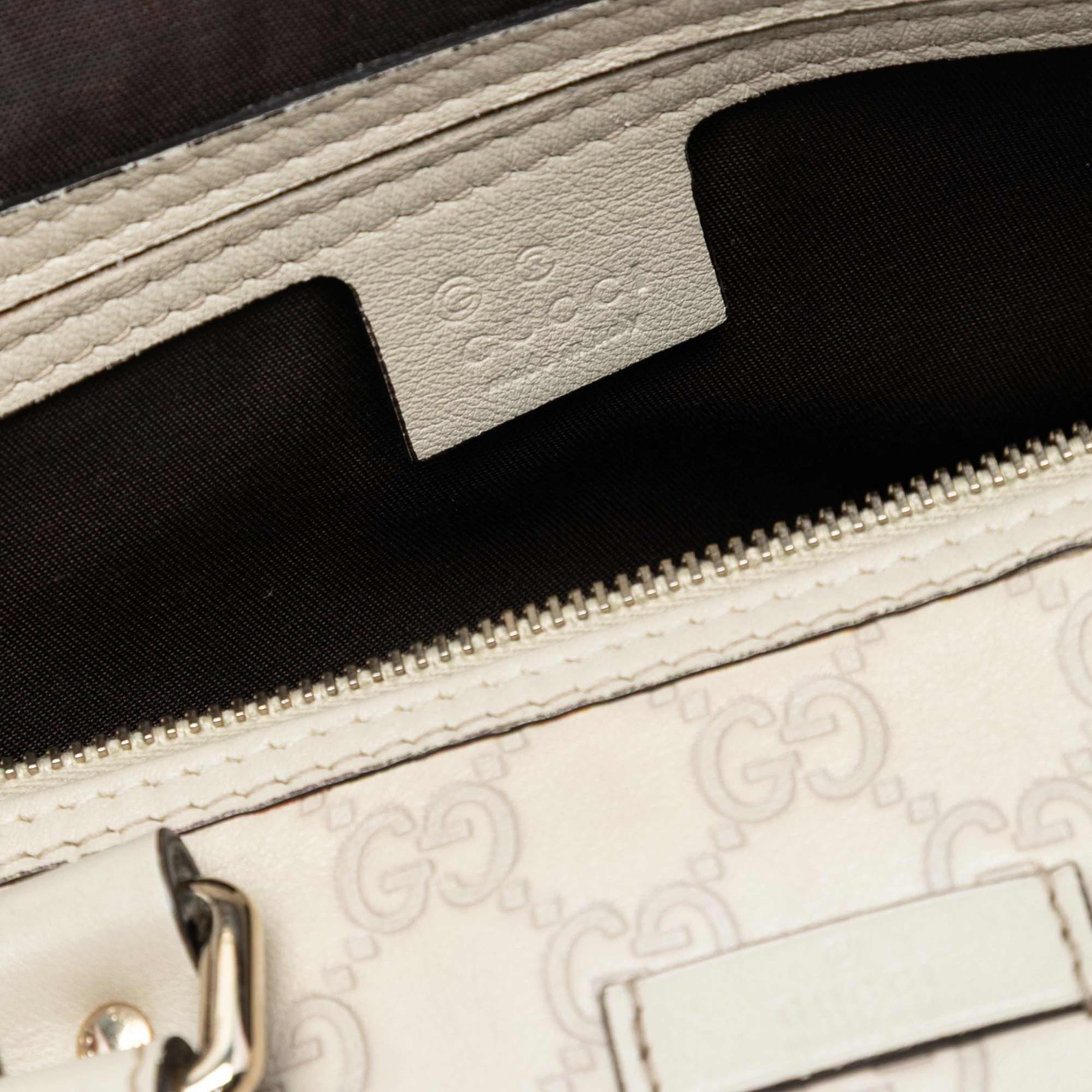 Gucci Medium Guccissima Joy Boston Bag, från Luxclusif, i färgen white. Klicka för att öppna bilden i stort format