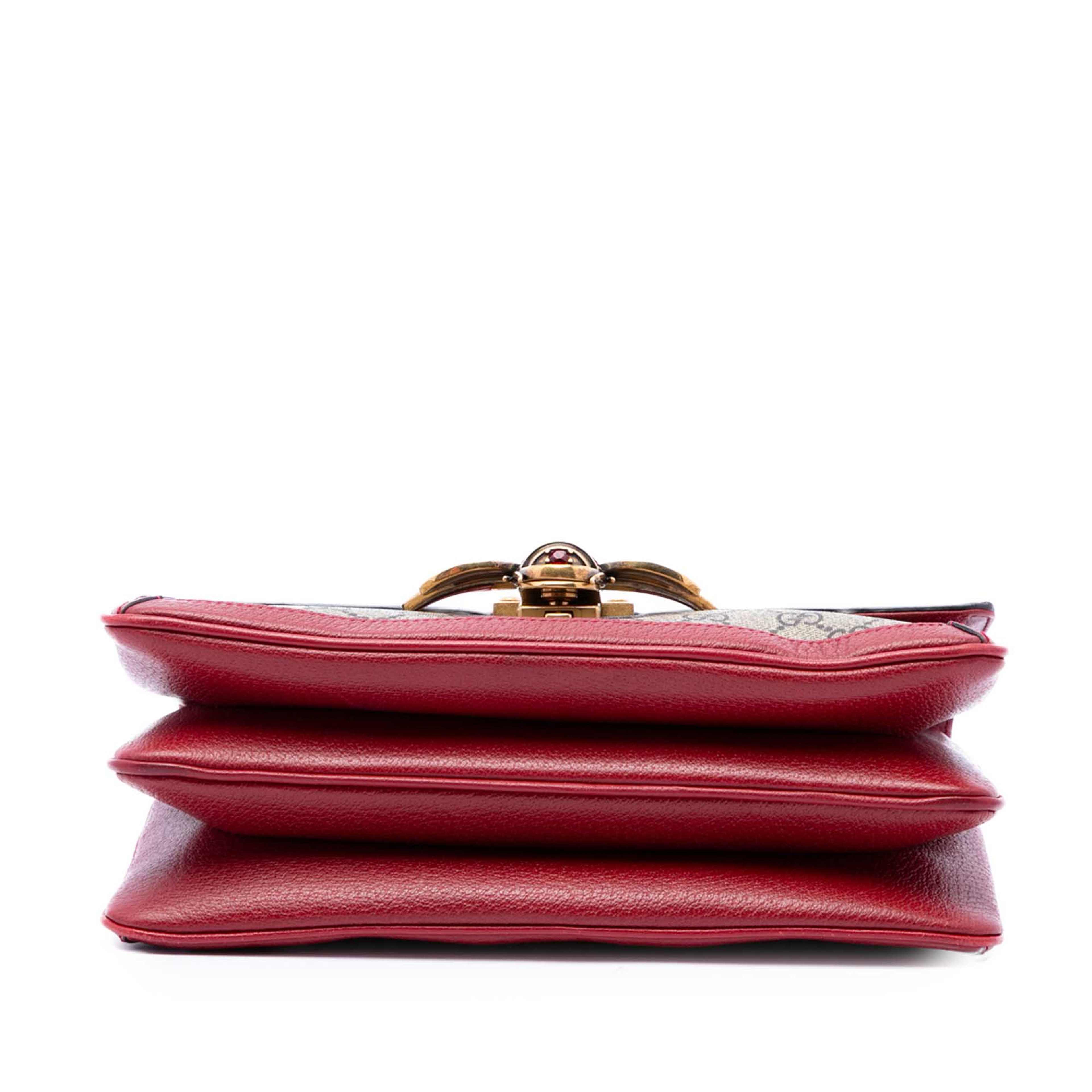 Gucci Gg Supreme Queen Margaret Crossbody, från Luxclusif, i färgen beige. Klicka för att öppna bilden i stort format