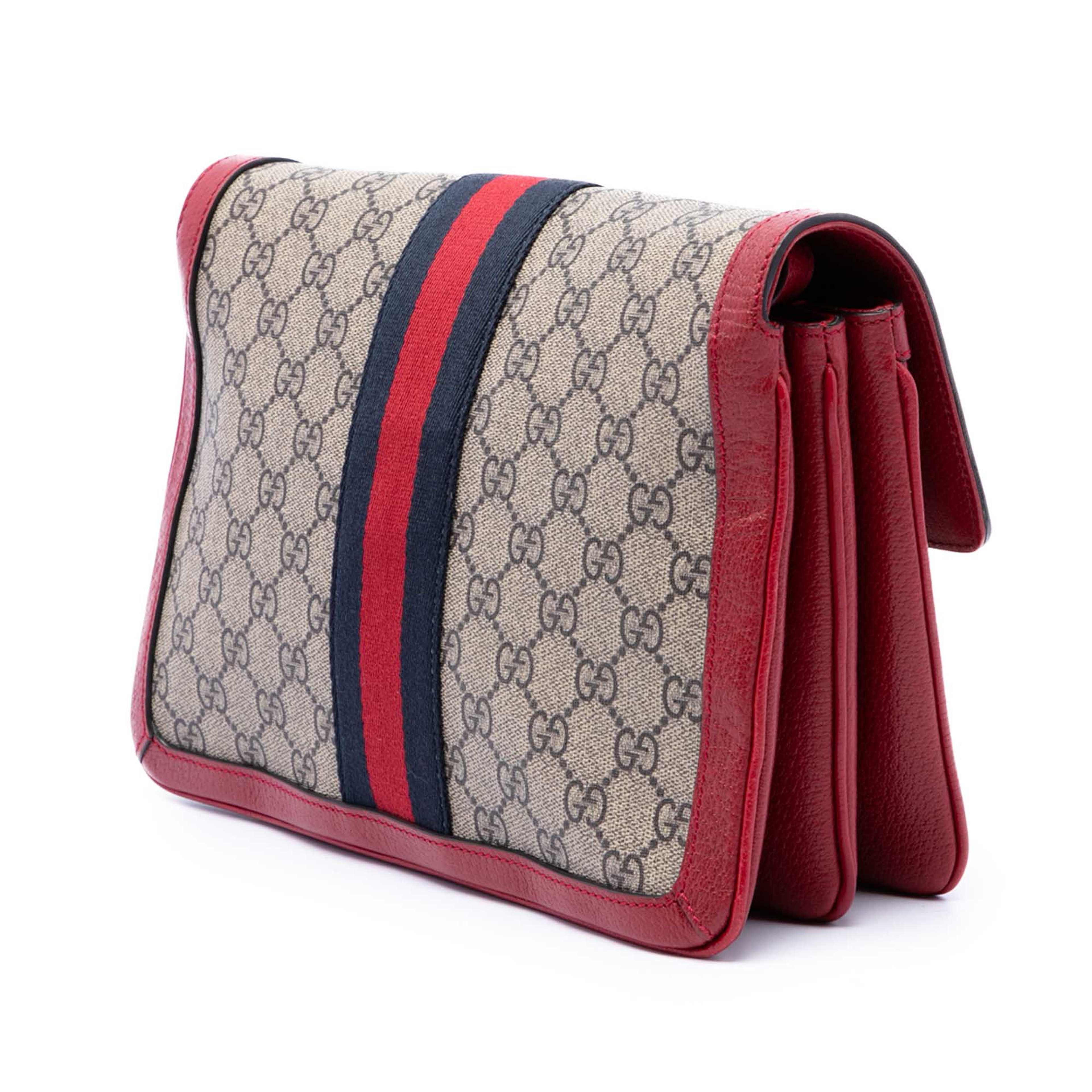 Gucci Gg Supreme Queen Margaret Crossbody, från Luxclusif, i färgen beige. Klicka för att öppna bilden i stort format