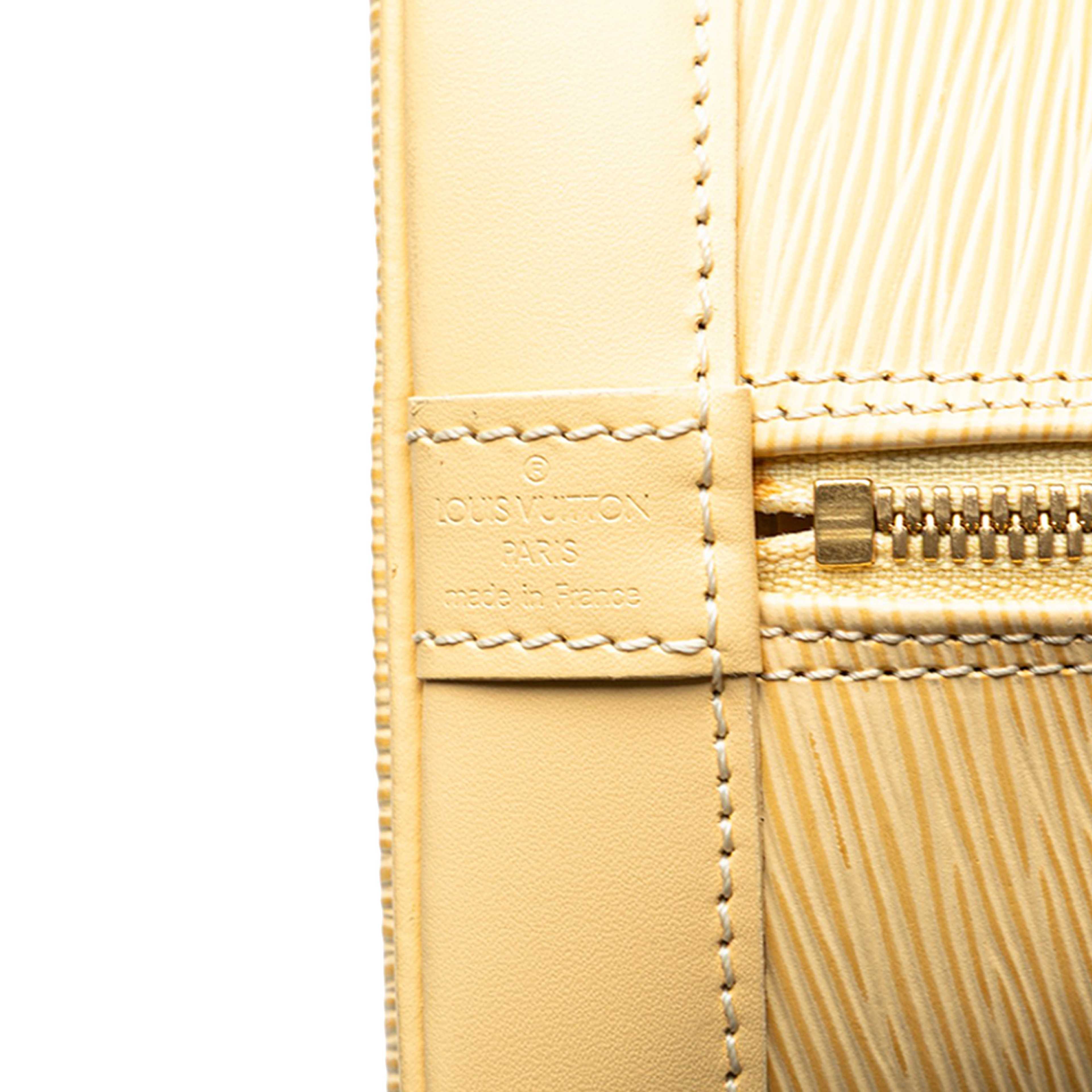 Louis Vuitton Epi Alma Pm, från Luxclusif, i färgen beige. Klicka för att öppna bilden i stort format