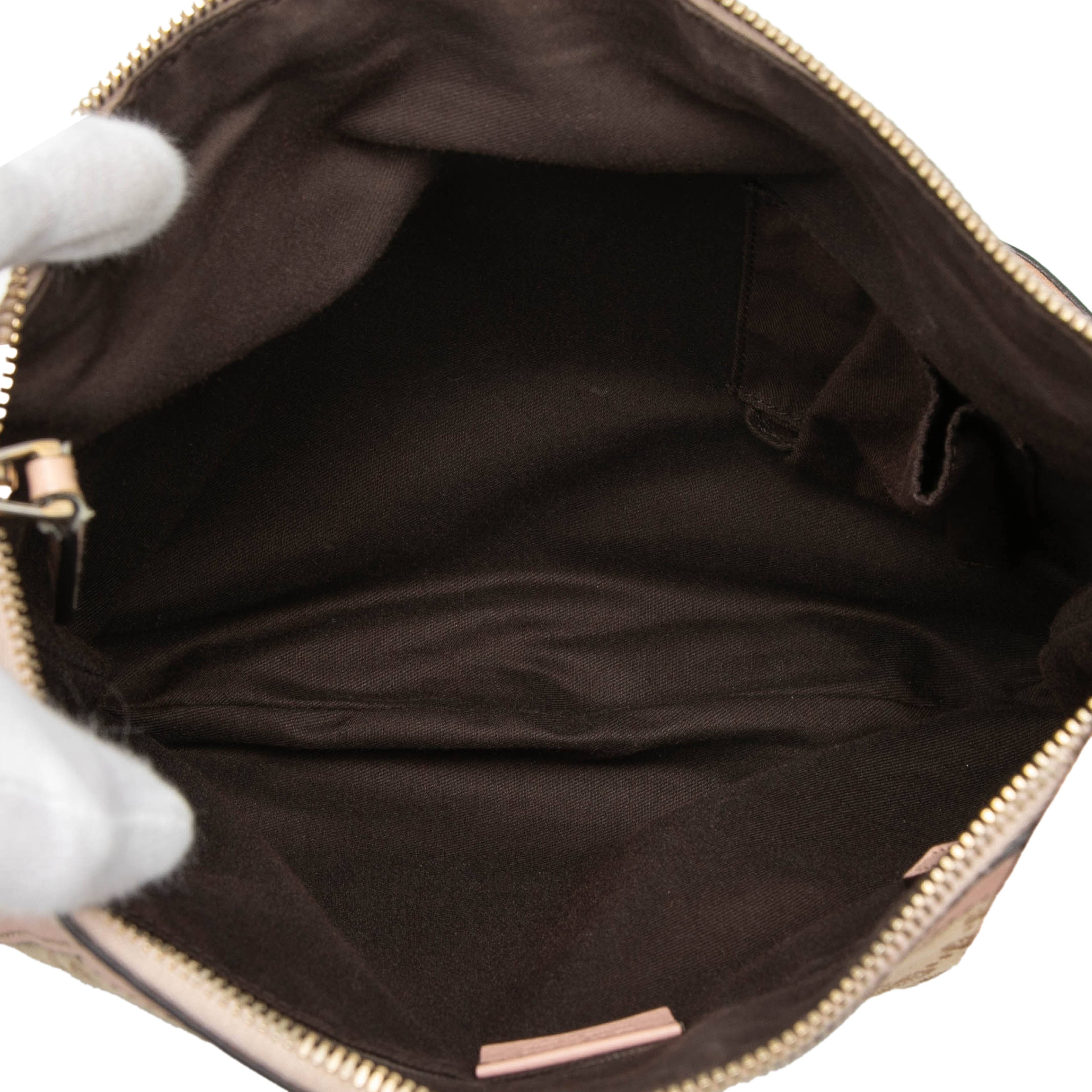 Gucci Gg Canvas Abbey D Ring Crossbody, från Luxclusif, i färgen beige. Klicka för att öppna bilden i stort format