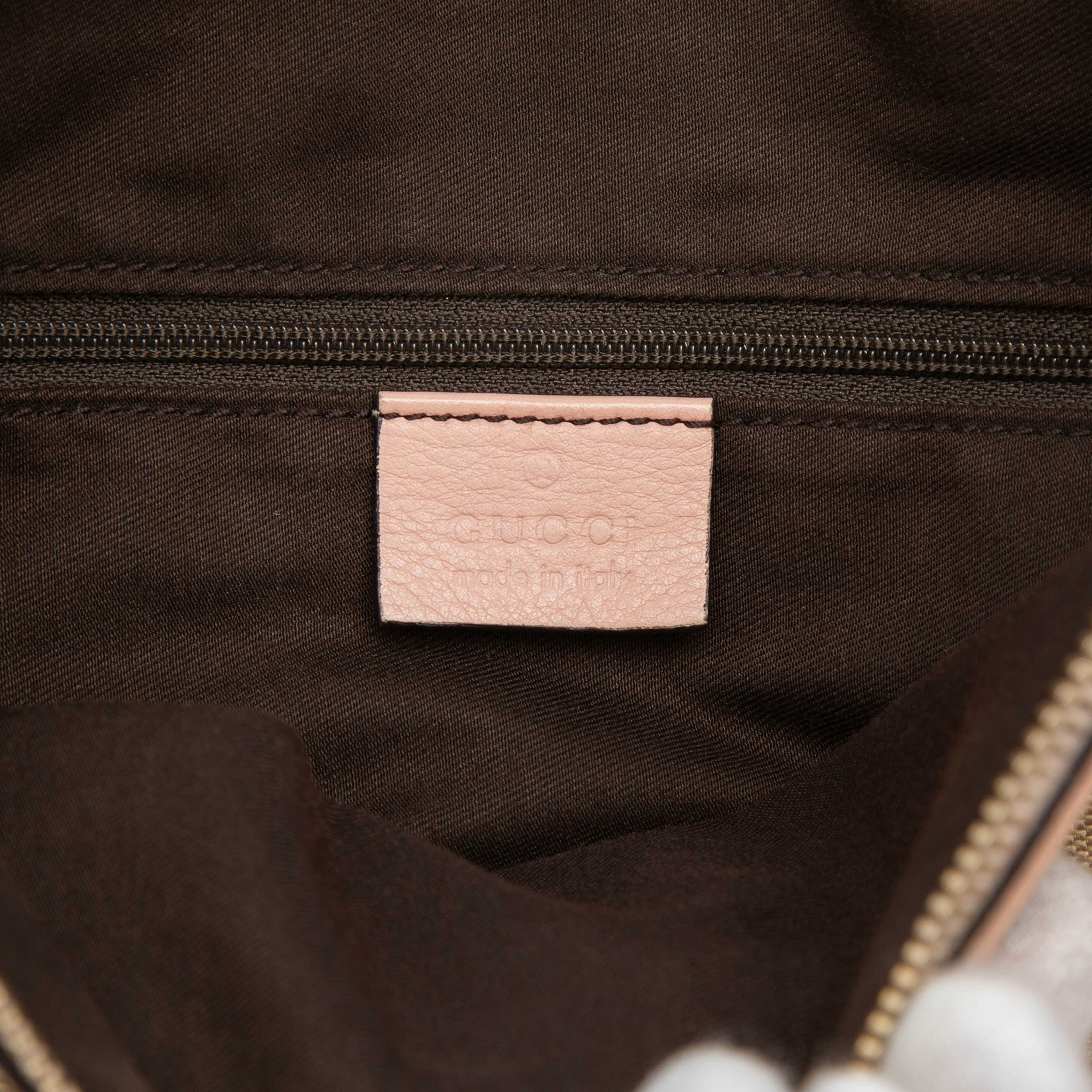 Gucci Gg Canvas Abbey D Ring Crossbody, från Luxclusif, i färgen beige. Klicka för att öppna bilden i stort format