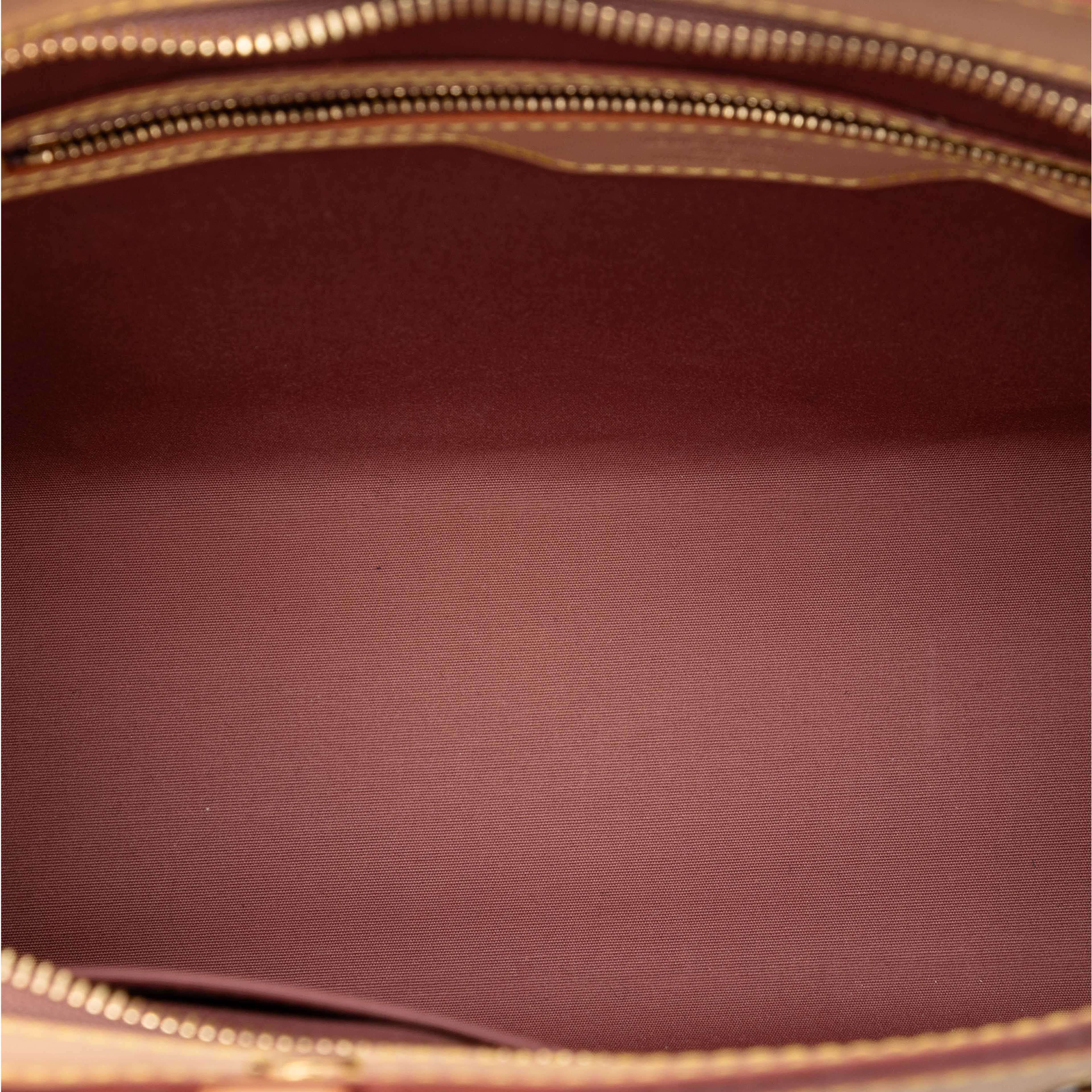 Louis Vuitton Monogram Vernis Brea Mm, från Luxclusif, i färgen brown. Klicka för att öppna bilden i stort format