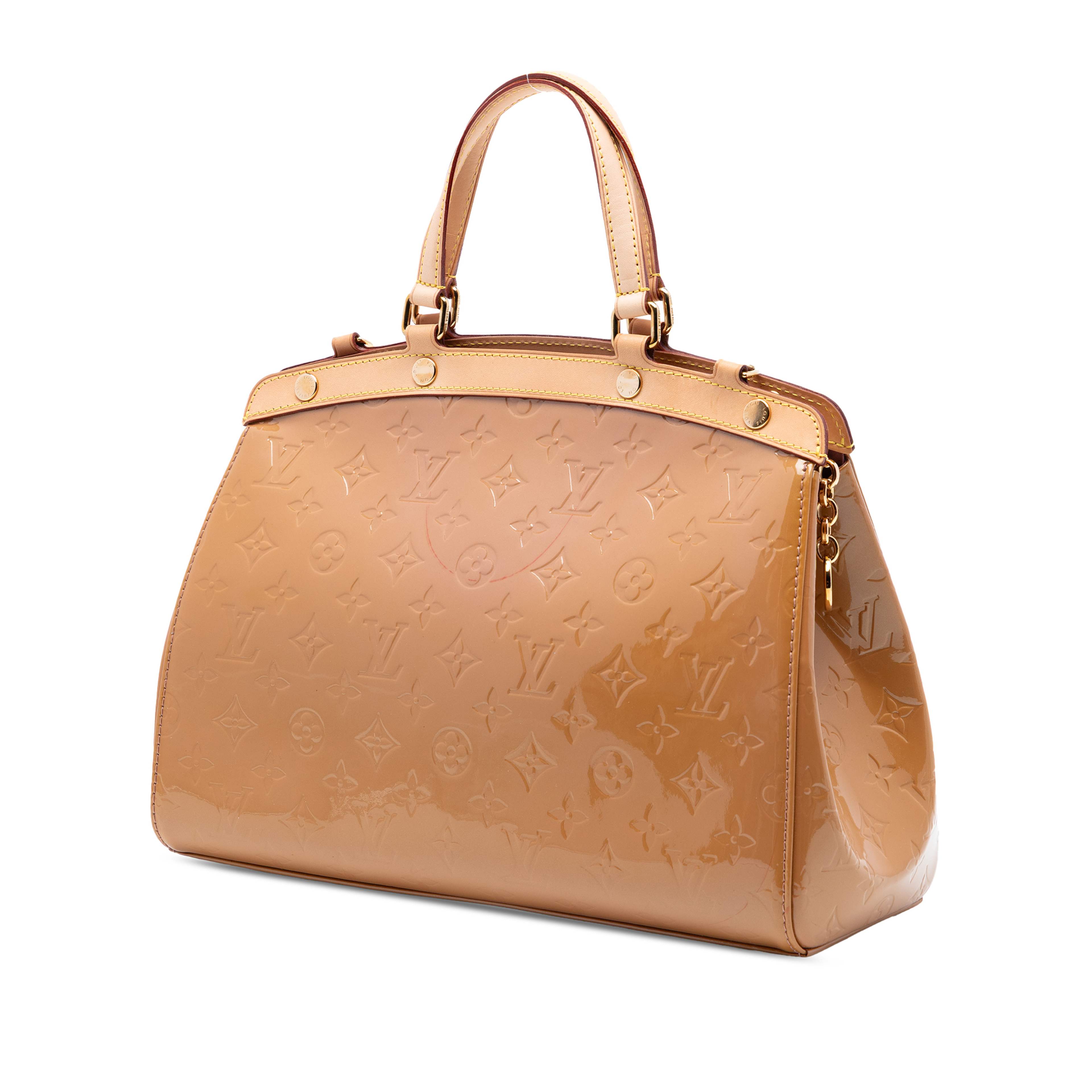 Louis Vuitton Monogram Vernis Brea Mm, från Luxclusif, i färgen brun. Klicka för att öppna bilden i stort format