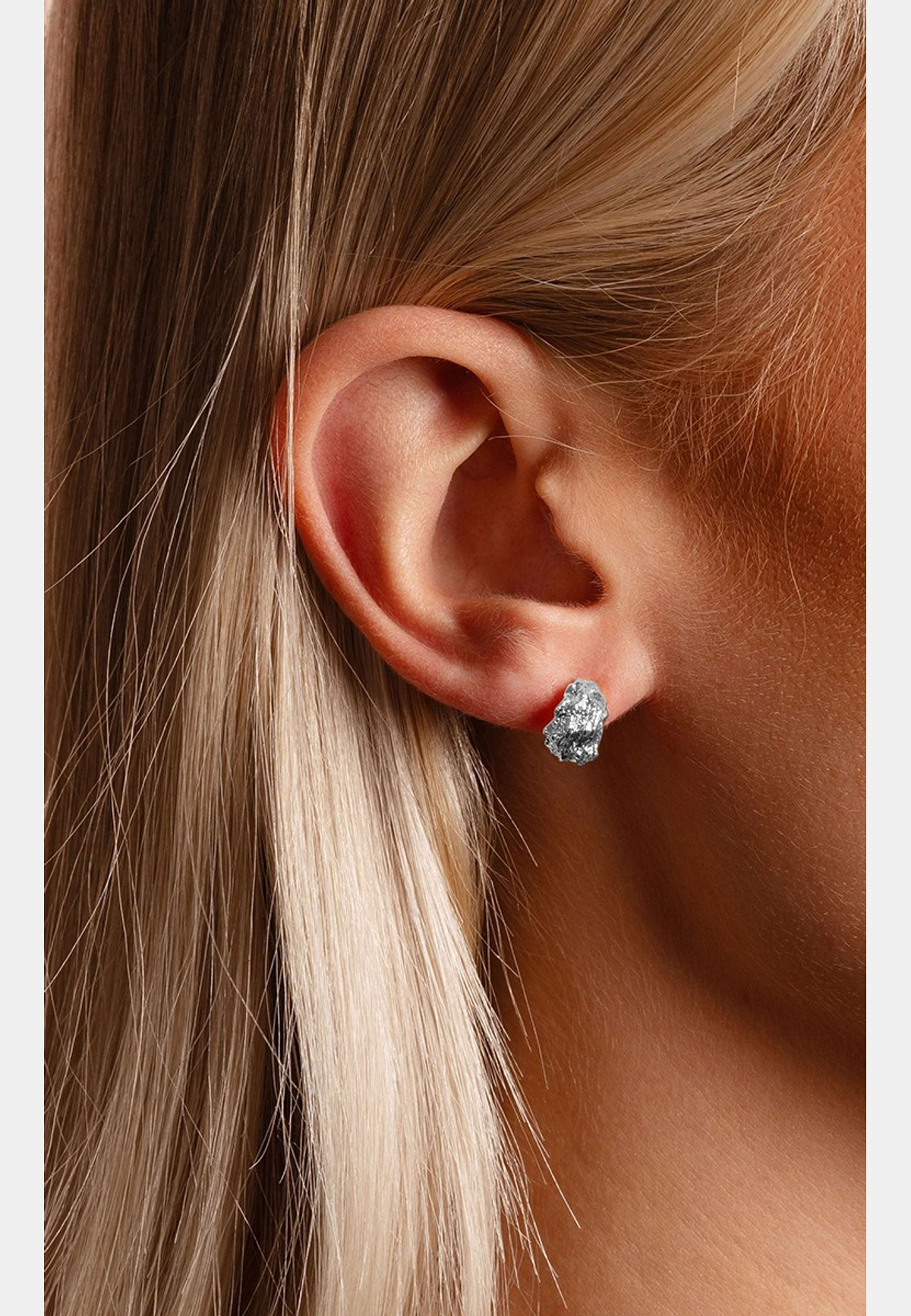 Cat Small Wide Oval Ear, från SNÖ of Sweden, i färgen plain s. Klicka för att öppna bilden i stort format